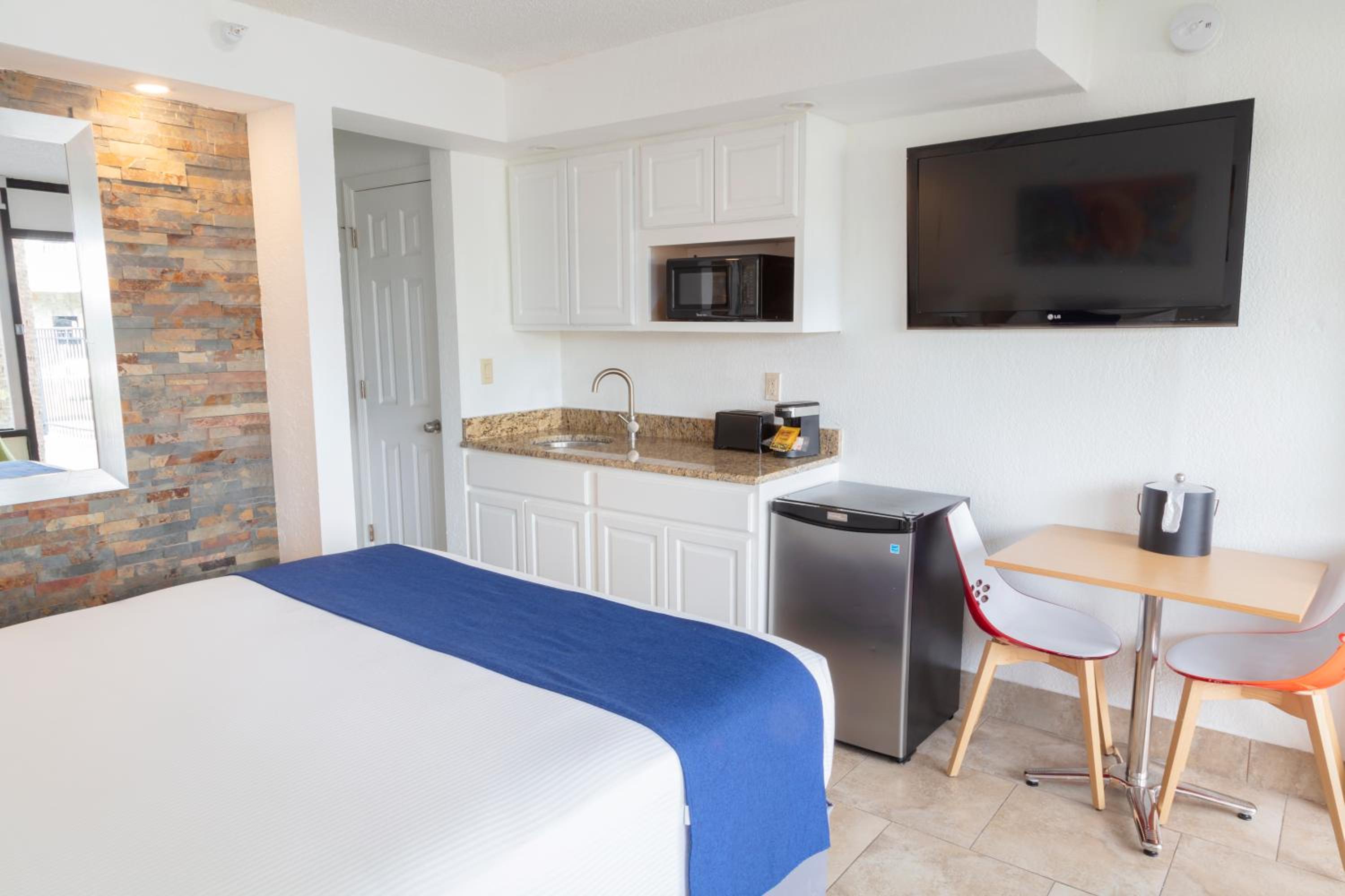 Executive Queen Room with Two Queen Beds photo 3