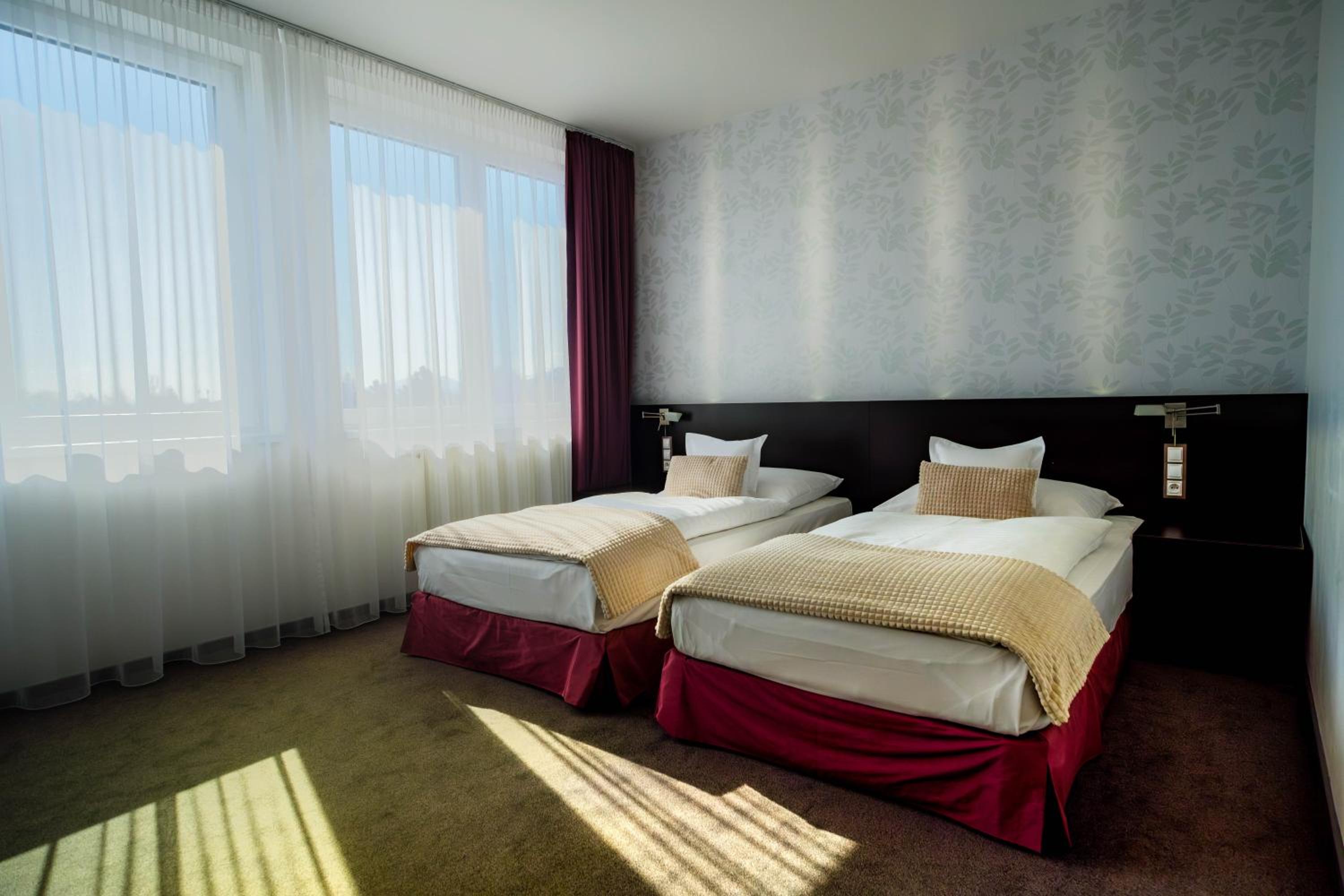 Business Double or Twin Room - Photo 1