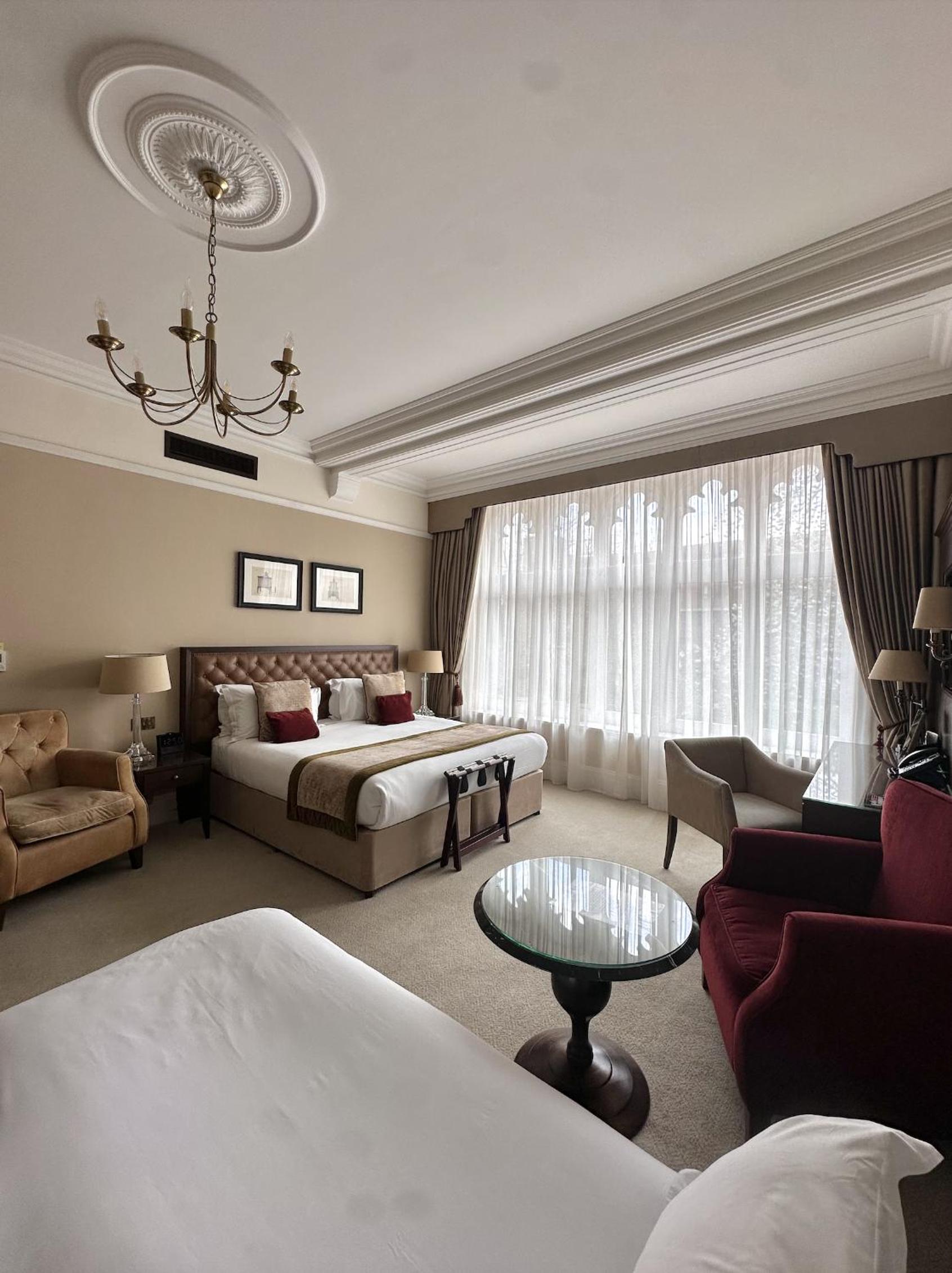 Superior Family Room photo 2