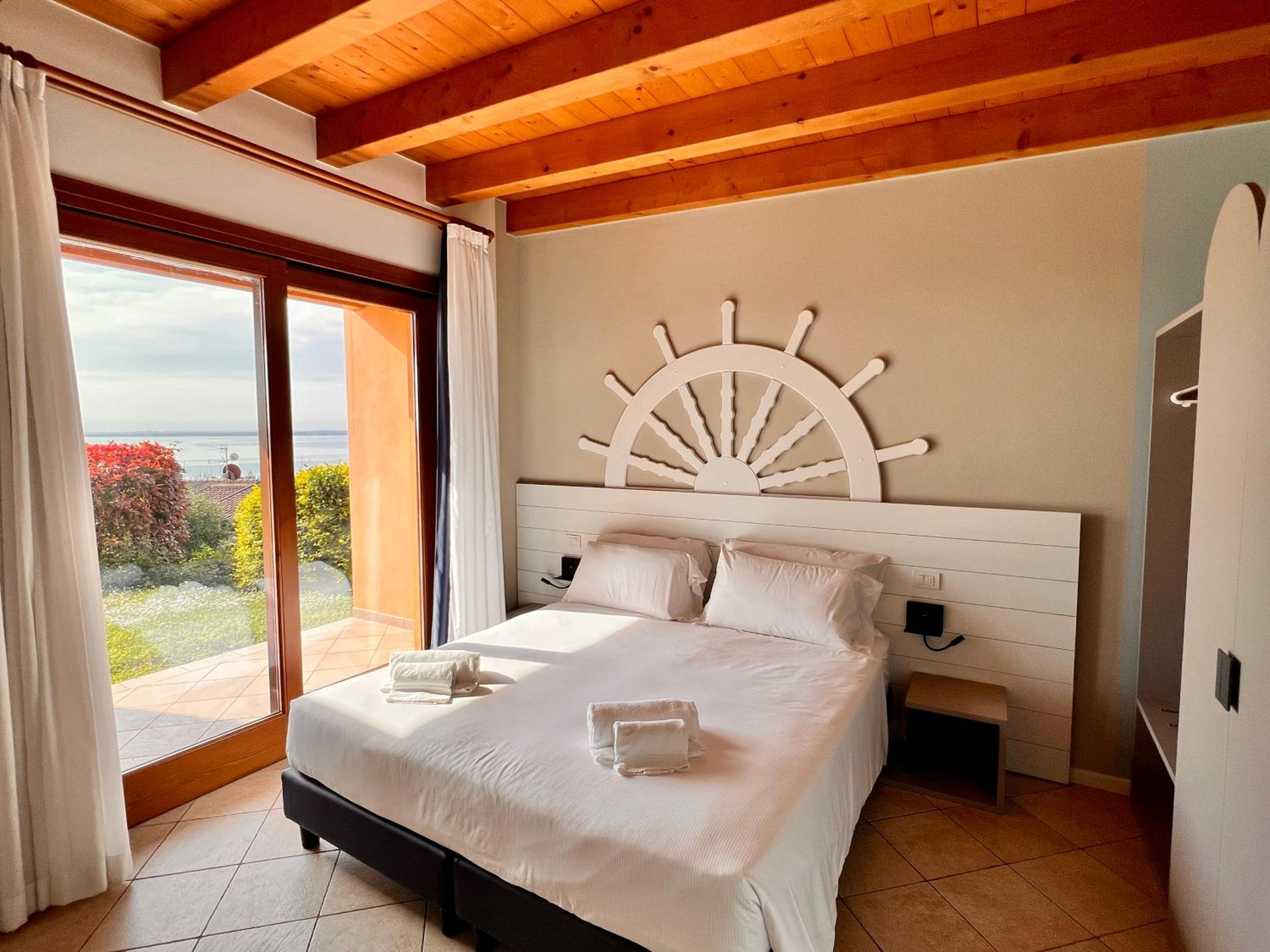 Superior Two-Bedroom Apartment with Lake View