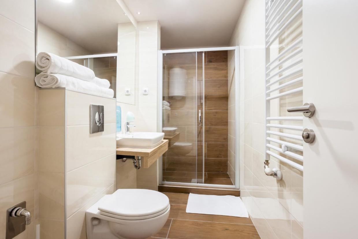 Studio Apartment - Photo 4