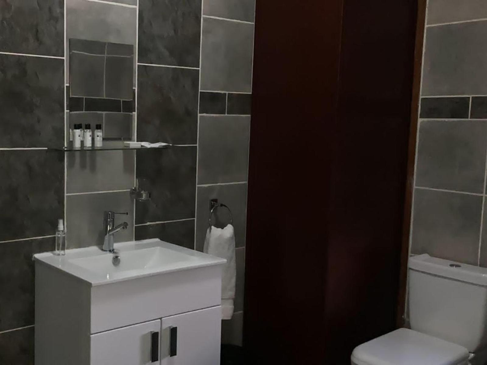 Executive Suite - Photo 4