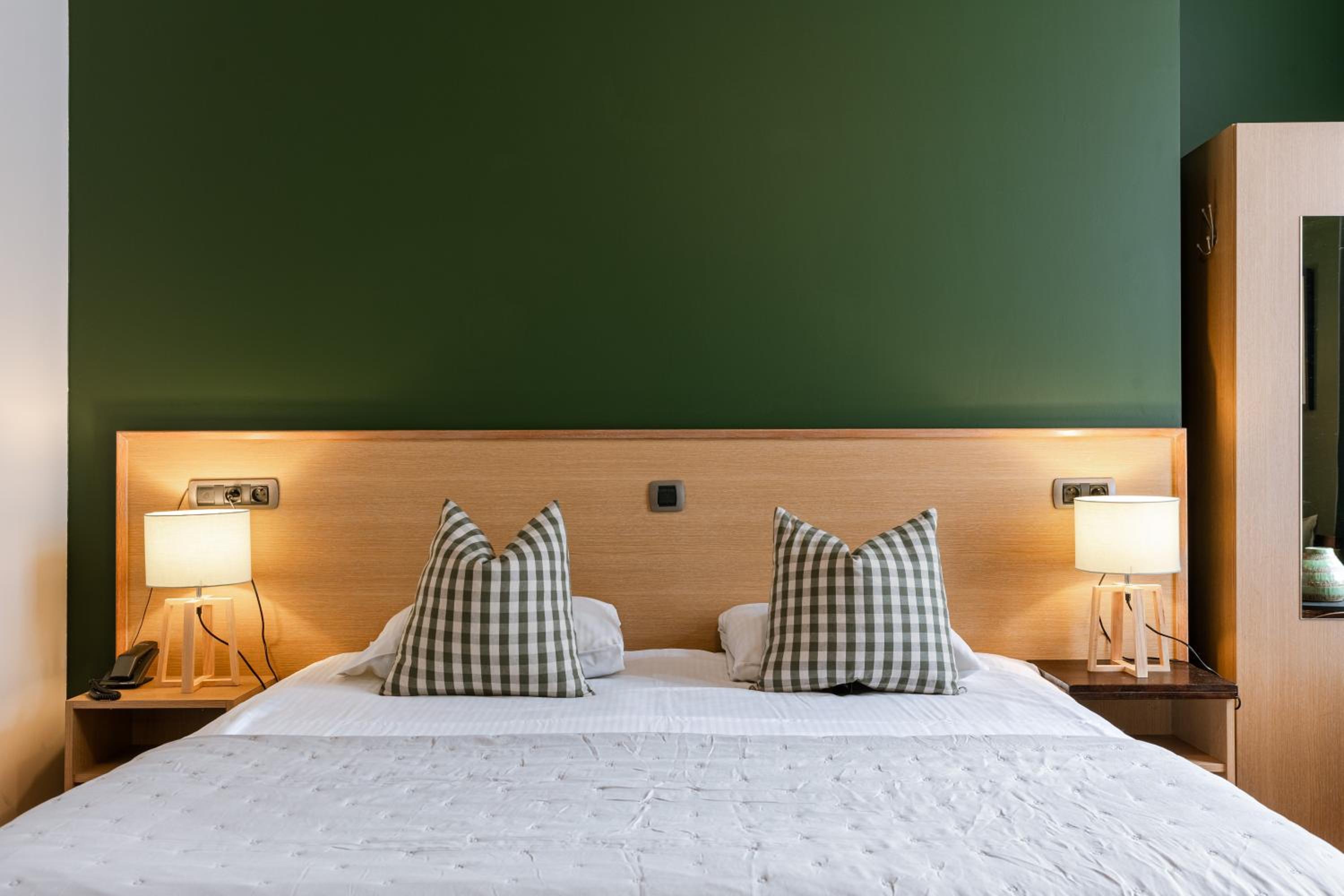 Double or Twin Room - Photo 7