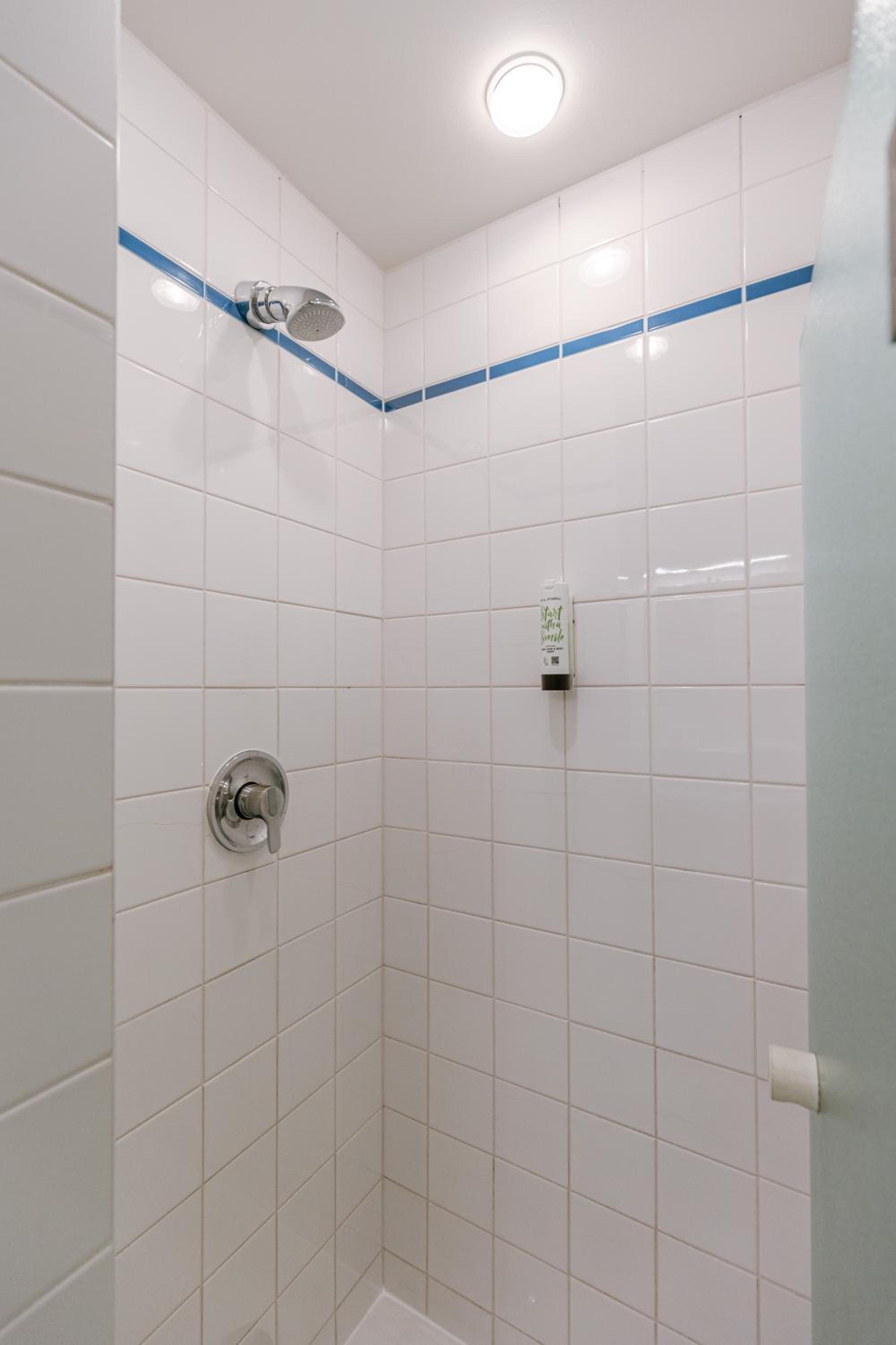 Double or Twin Room - Photo 10
