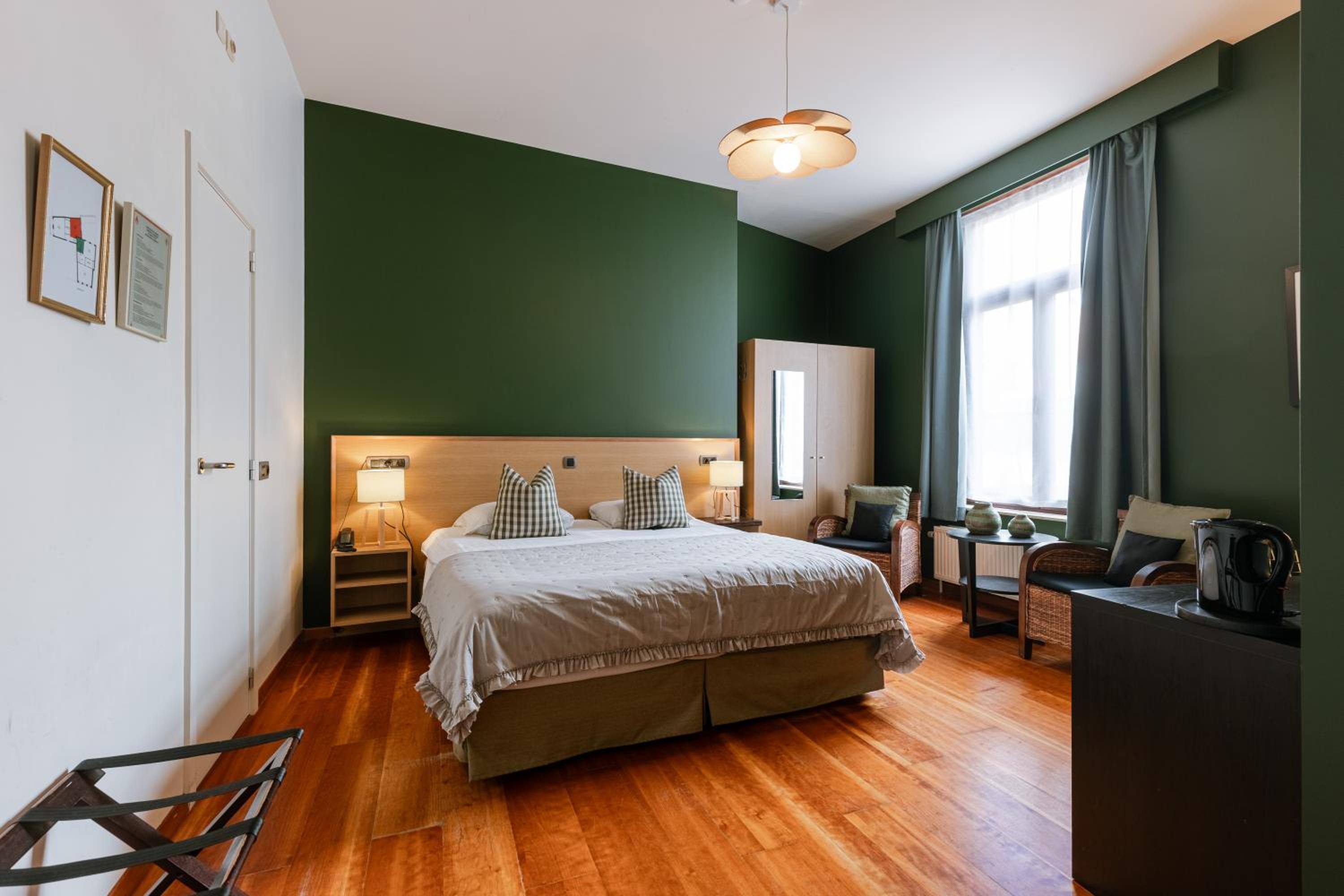 Double or Twin Room - Photo 5