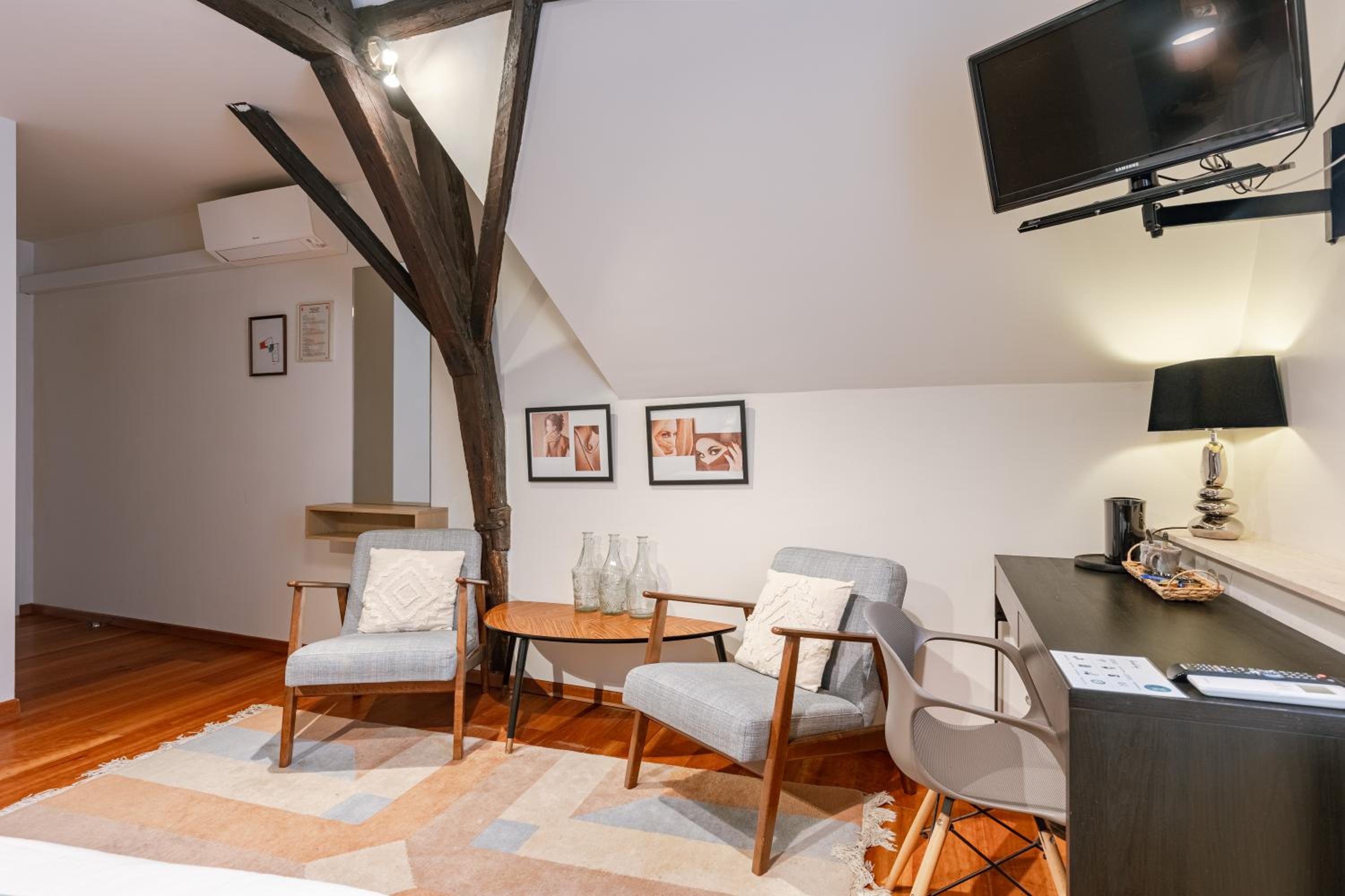 Double or Twin Room - Photo 14