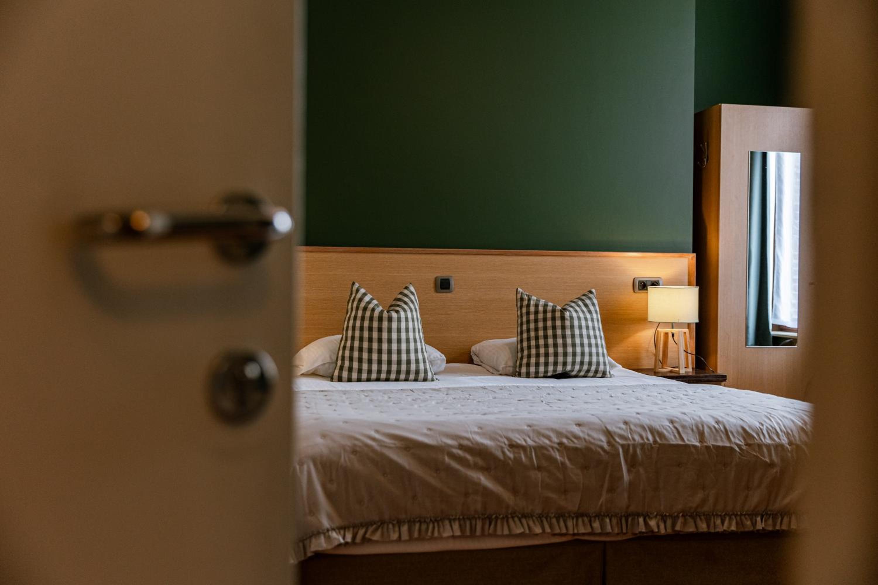 Double or Twin Room - Photo 1