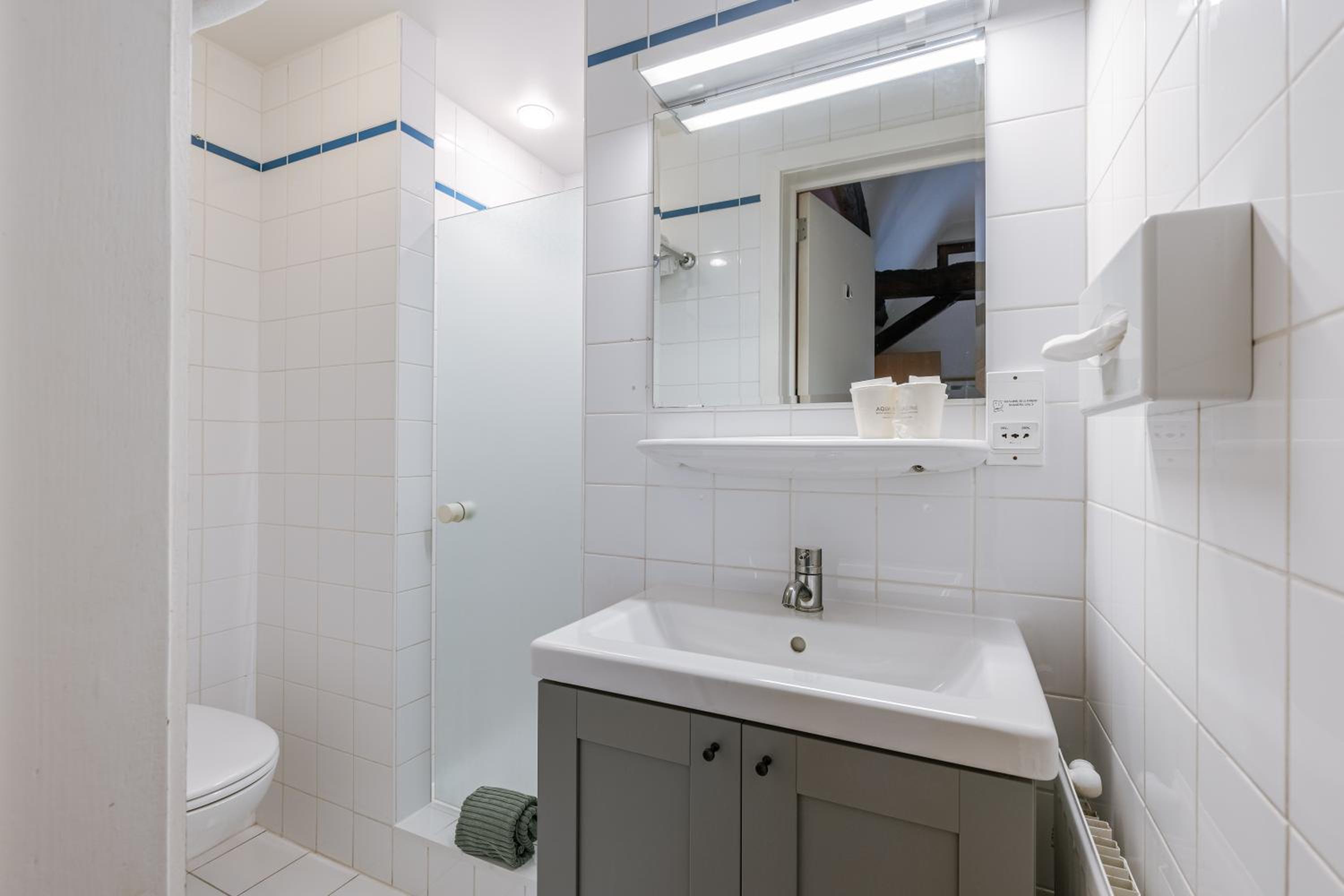 Double or Twin Room - Photo 15