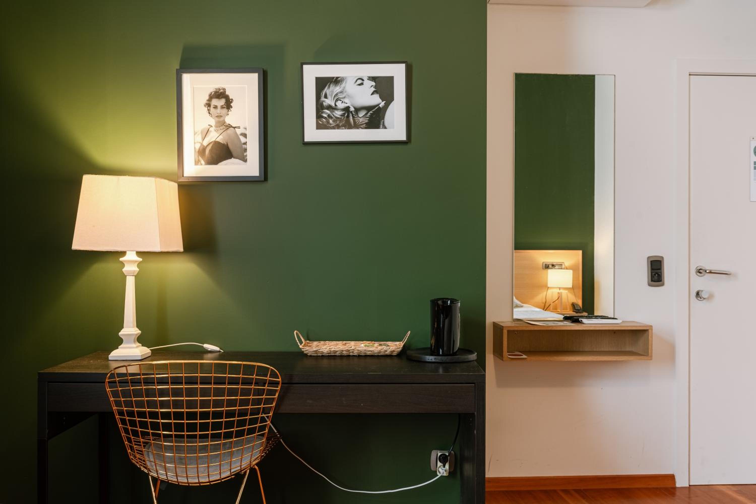 Double or Twin Room - Photo 8
