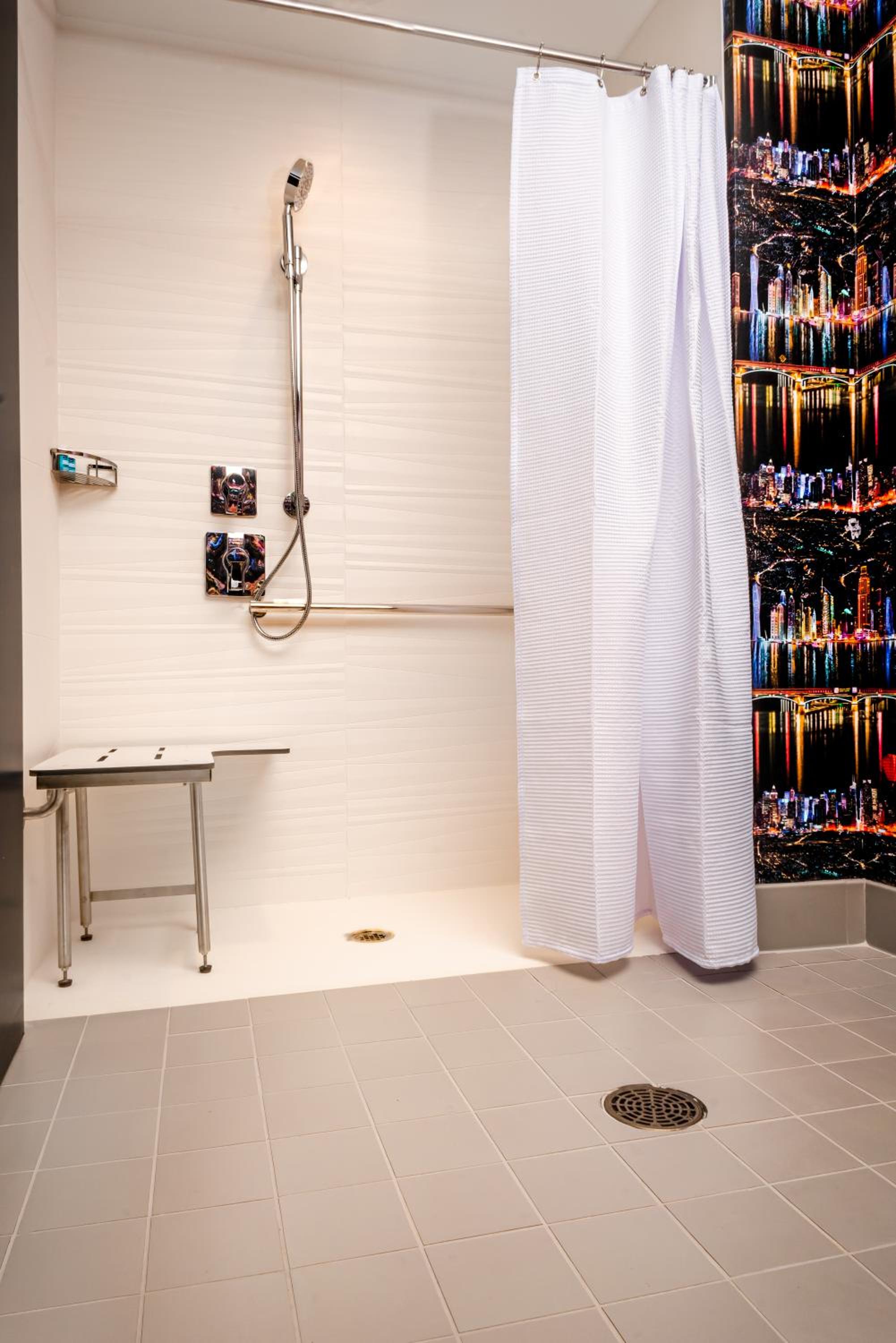 King Loft with Roll-in Shower - Mobility Accessible - Photo 1