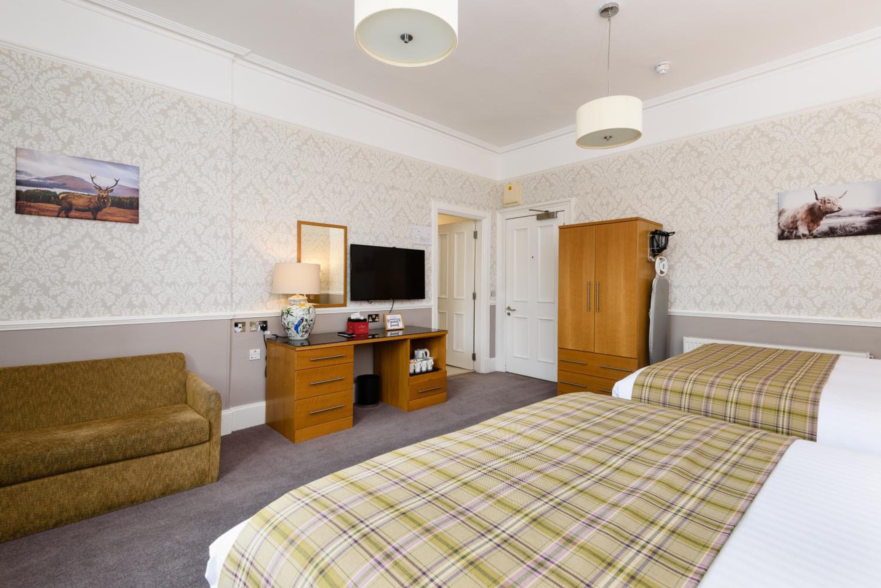 Atholl Room (2 x Double beds) photo 3