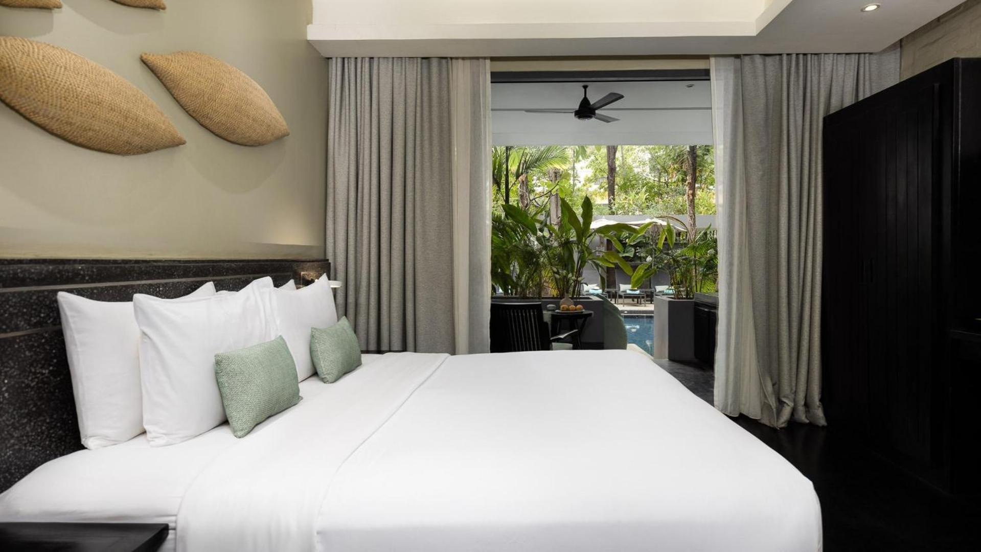 Deluxe Pool Access Room with Airport Pick-Up, Free Mini-bar, and More