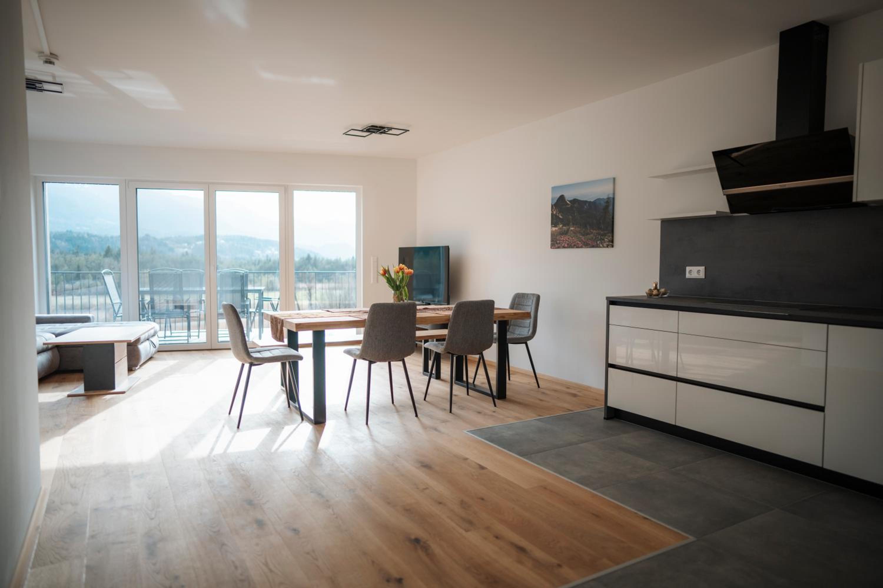 Apartment with Lake View photo 2