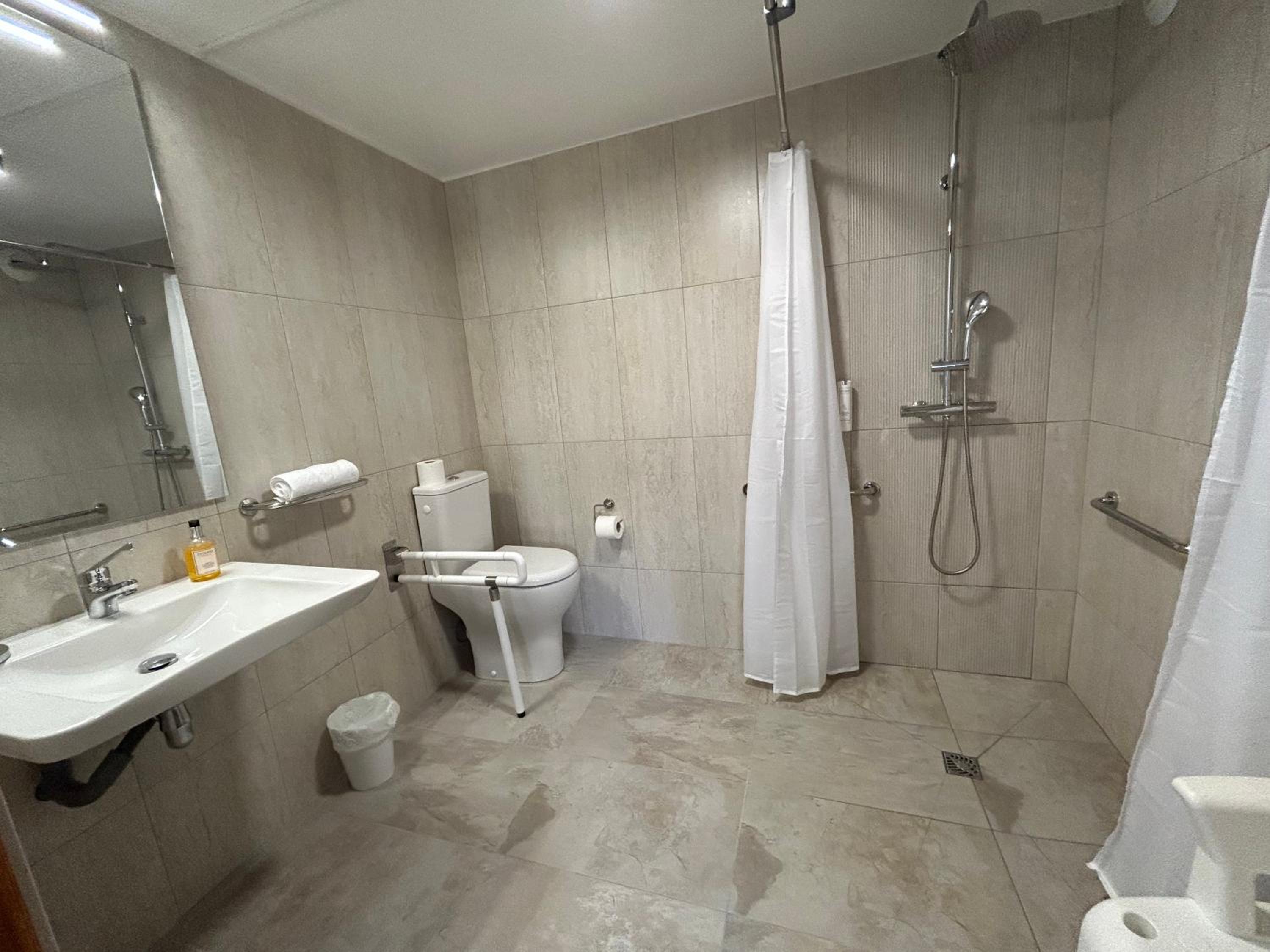 Triple Room - Disability Access photo 3