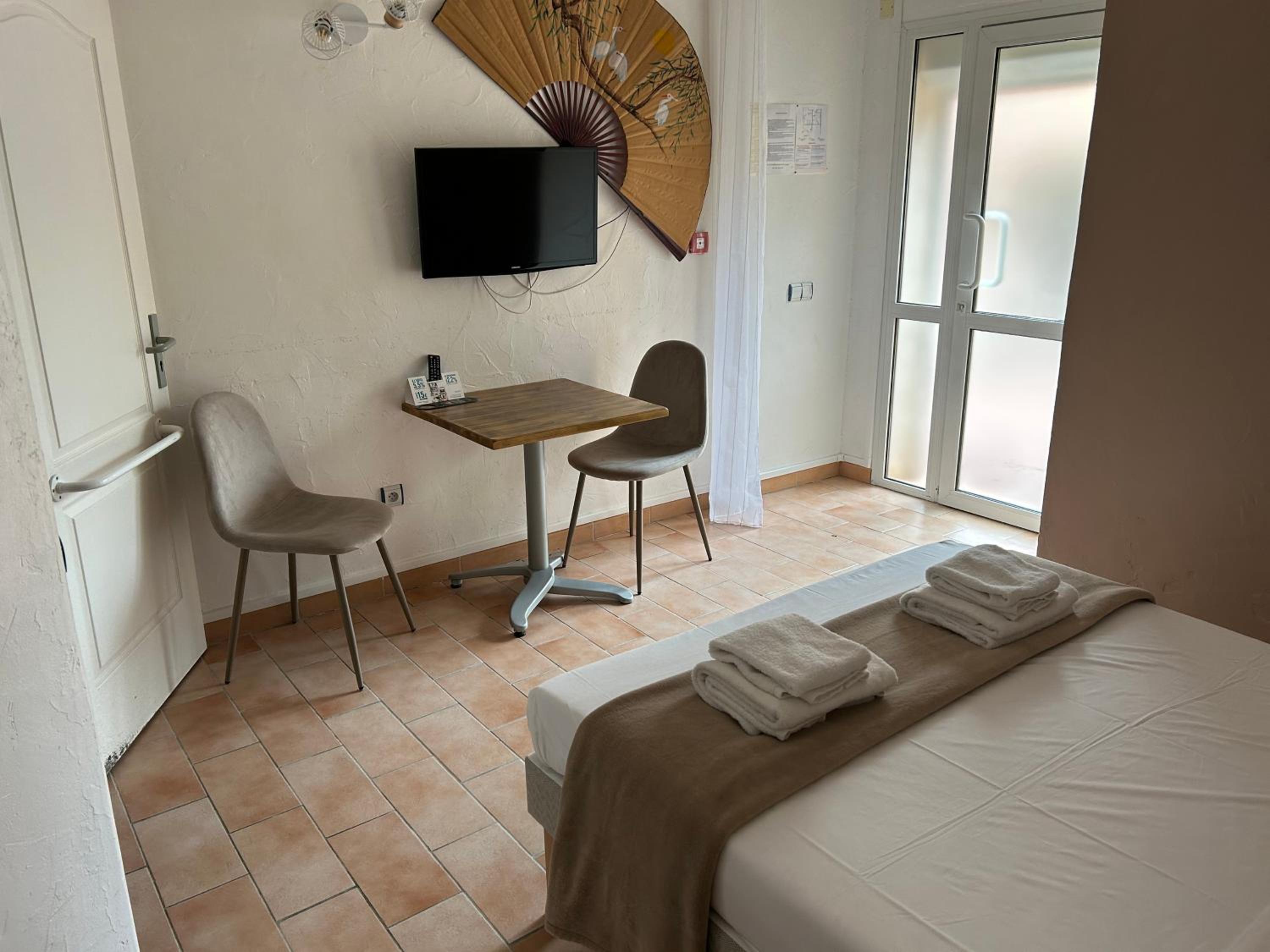 Double Room - Disability Access photo 3