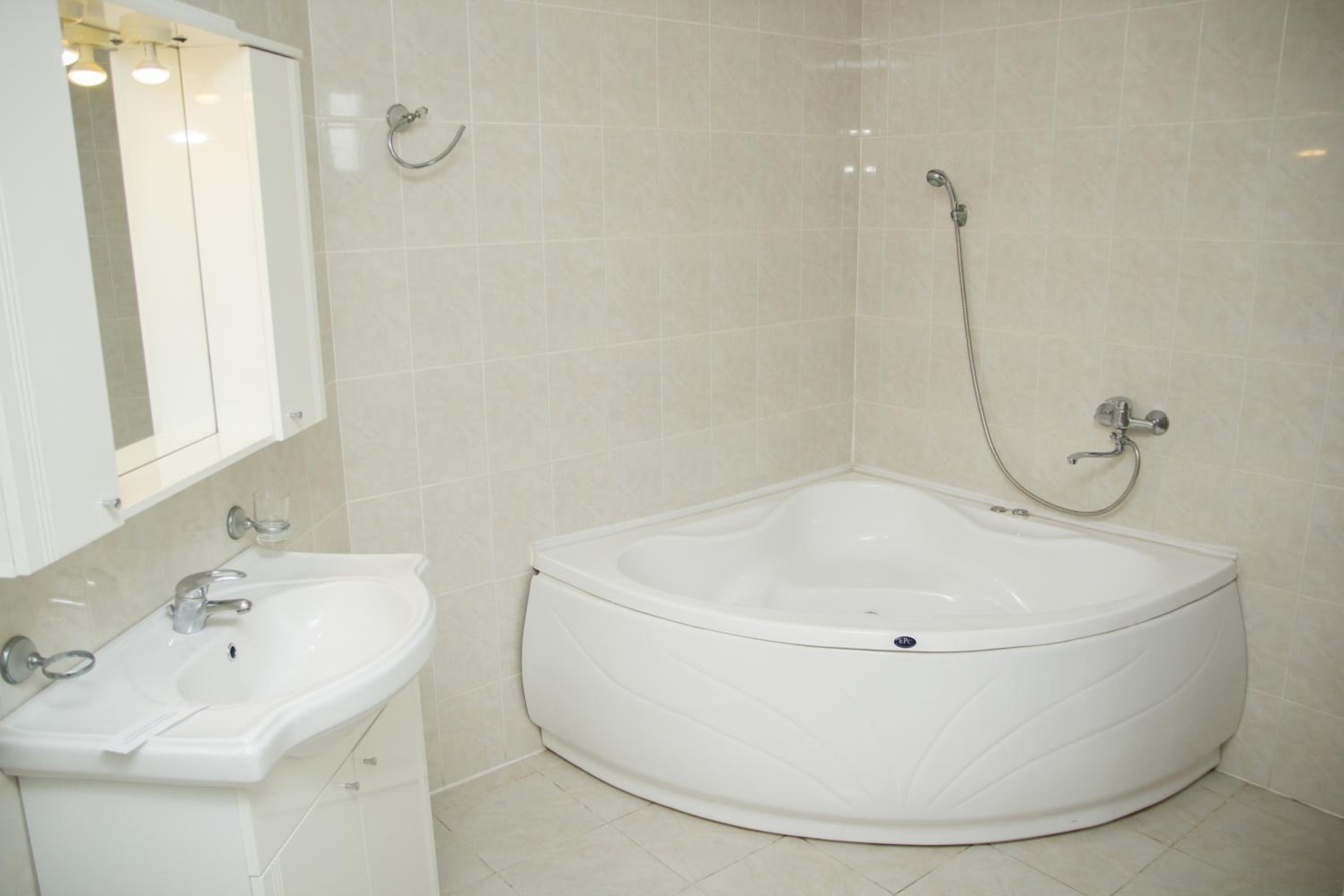 Double Room with Spa Bath - Photo 5