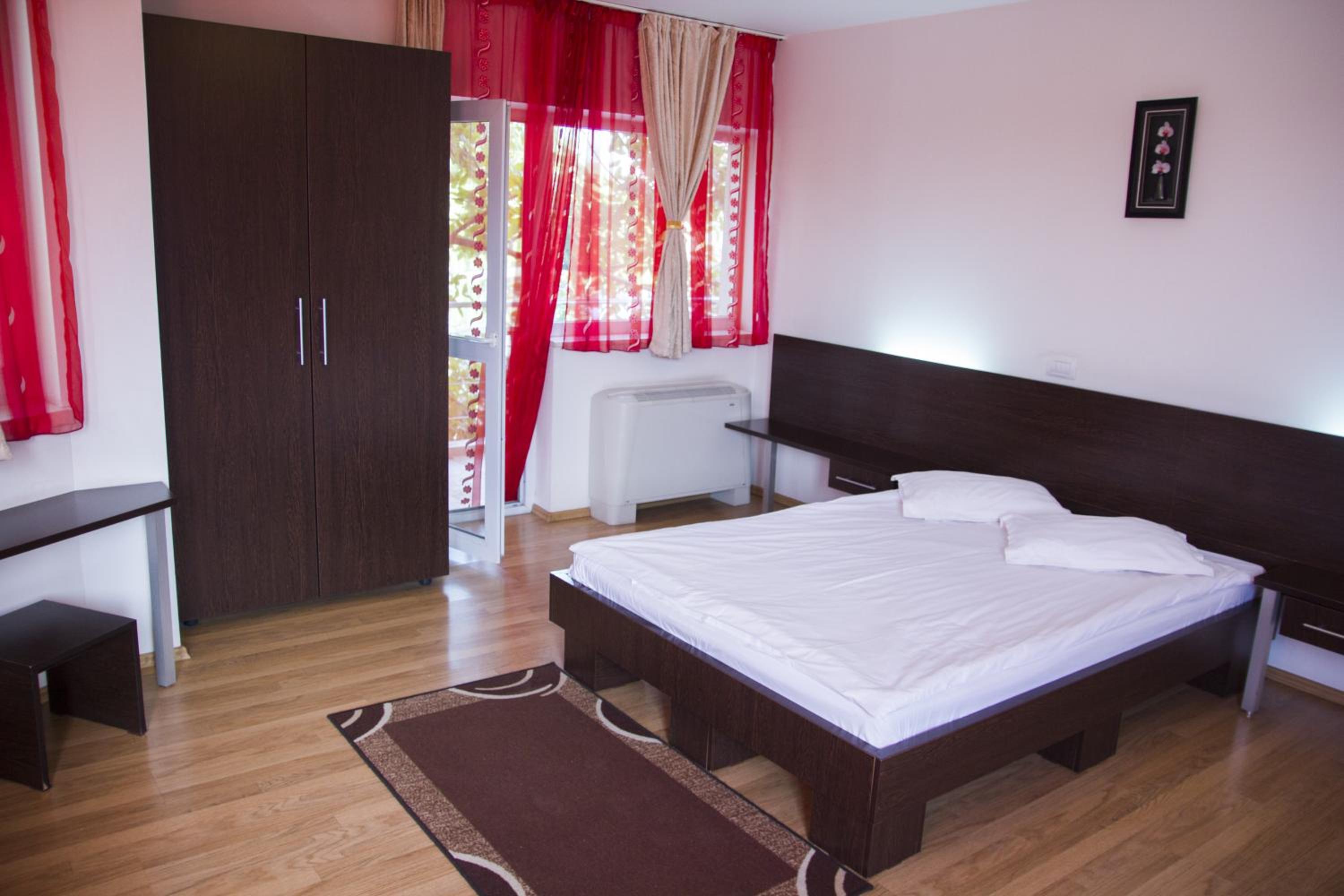 Double Room with Spa Bath - Photo 10