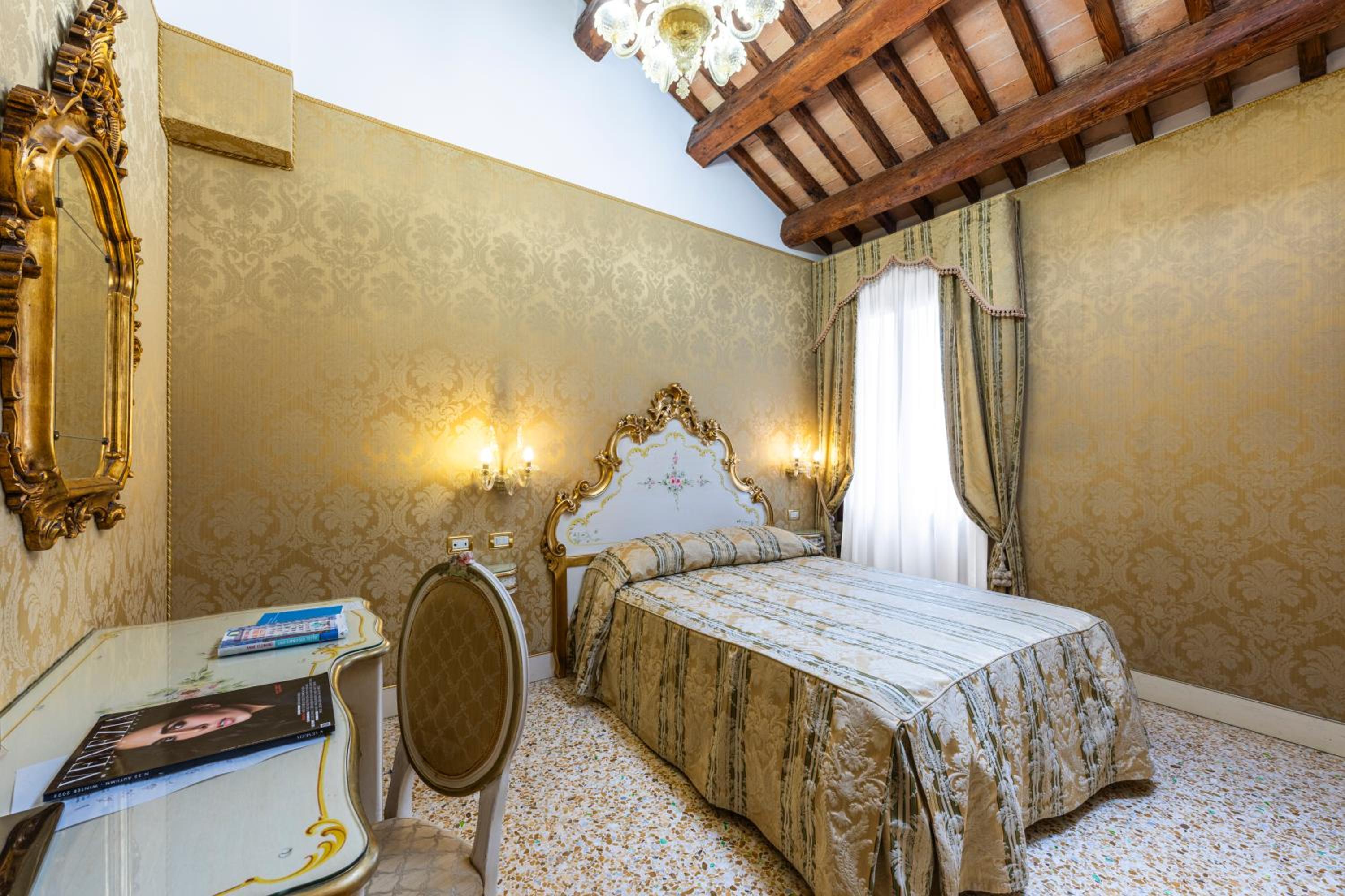 Double or Twin Room photo 3