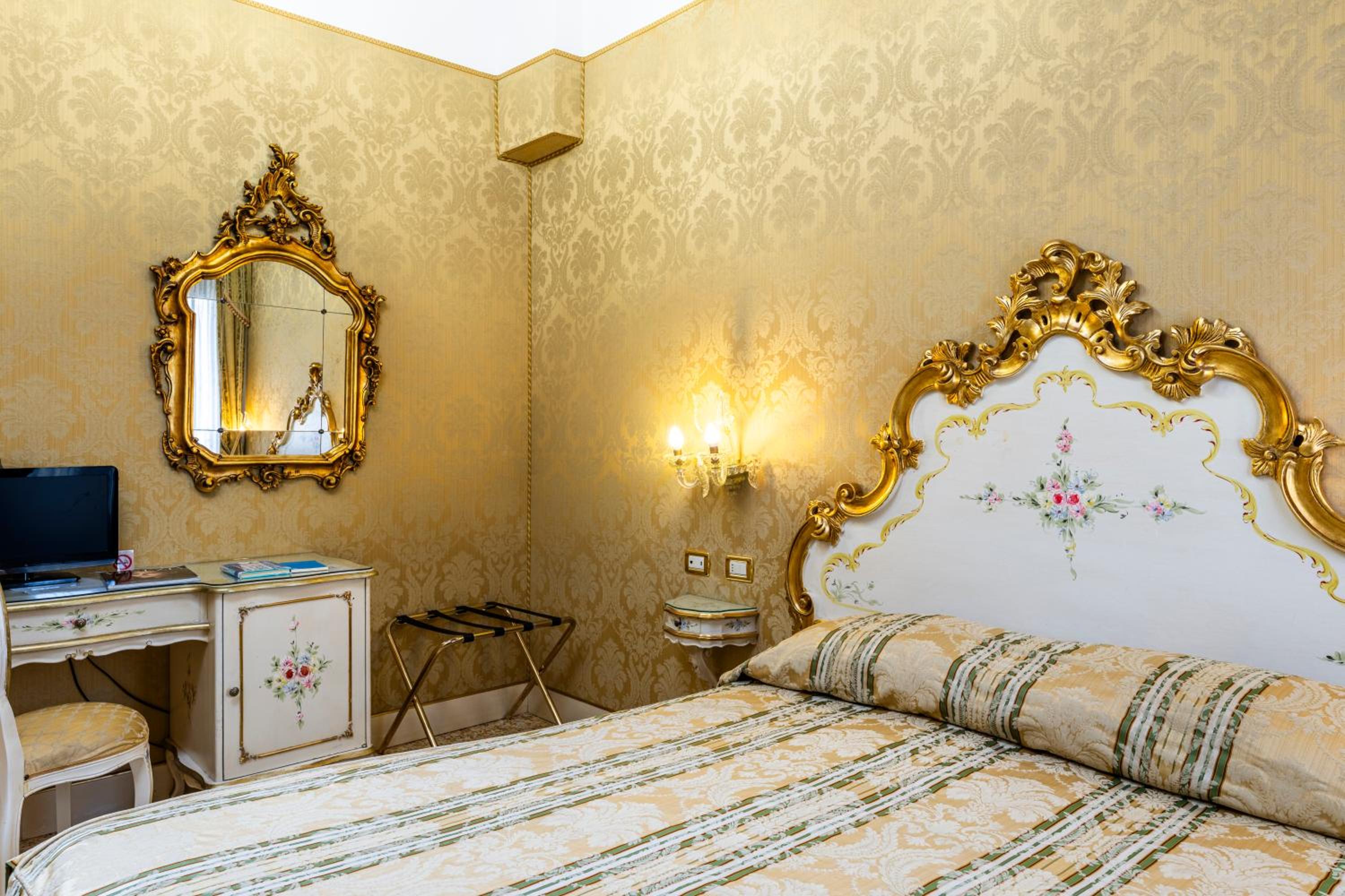 Double or Twin Room photo 1