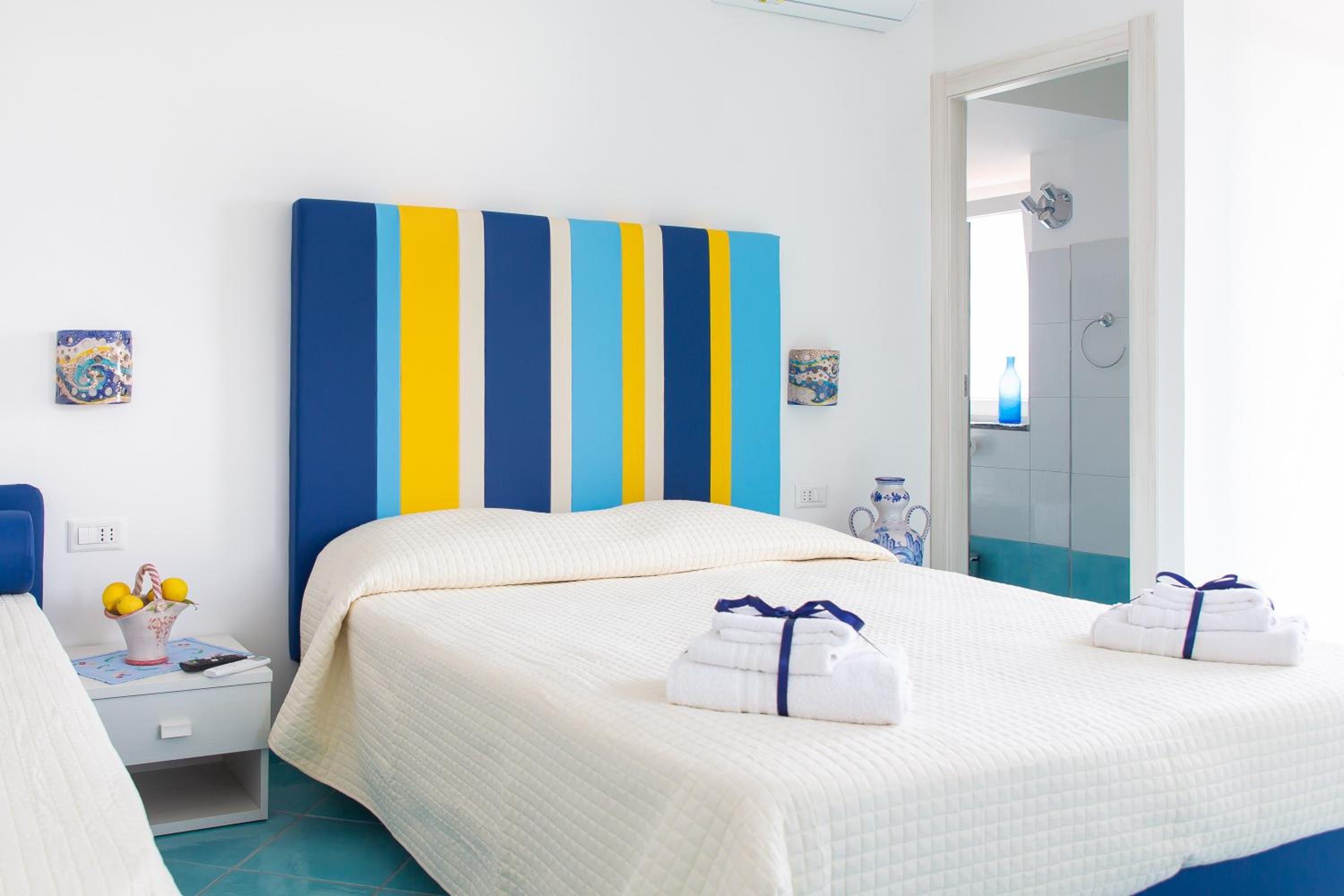 Deluxe Double Room with Balcony and Sea View photo 1