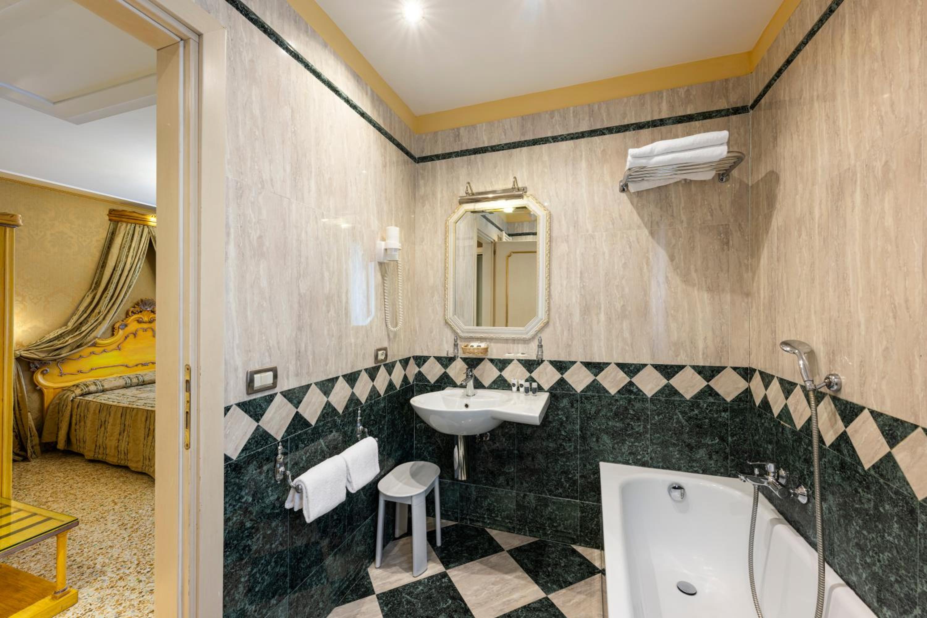 Double or Twin Room photo 2