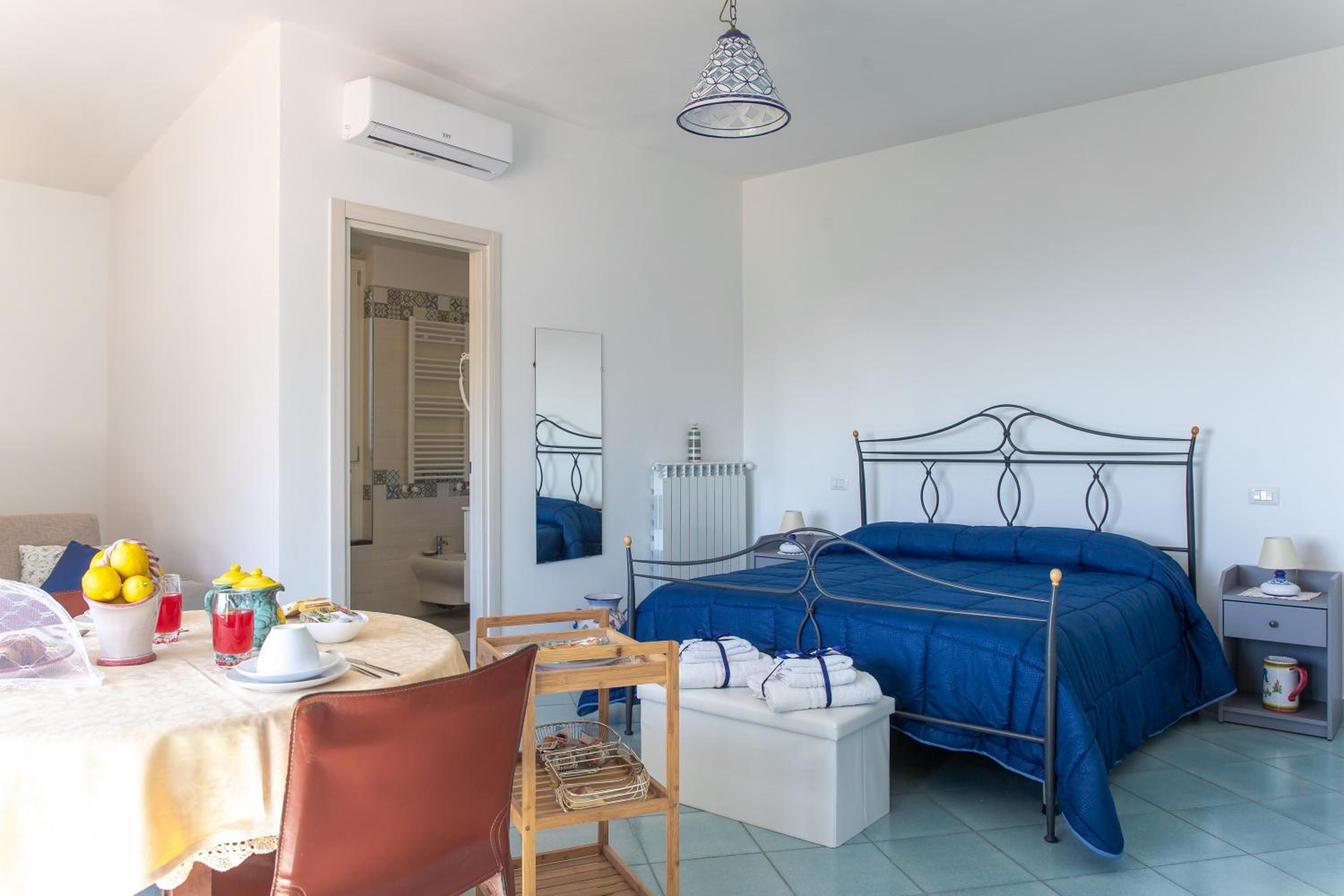 Deluxe Double Room with Sea View photo 3
