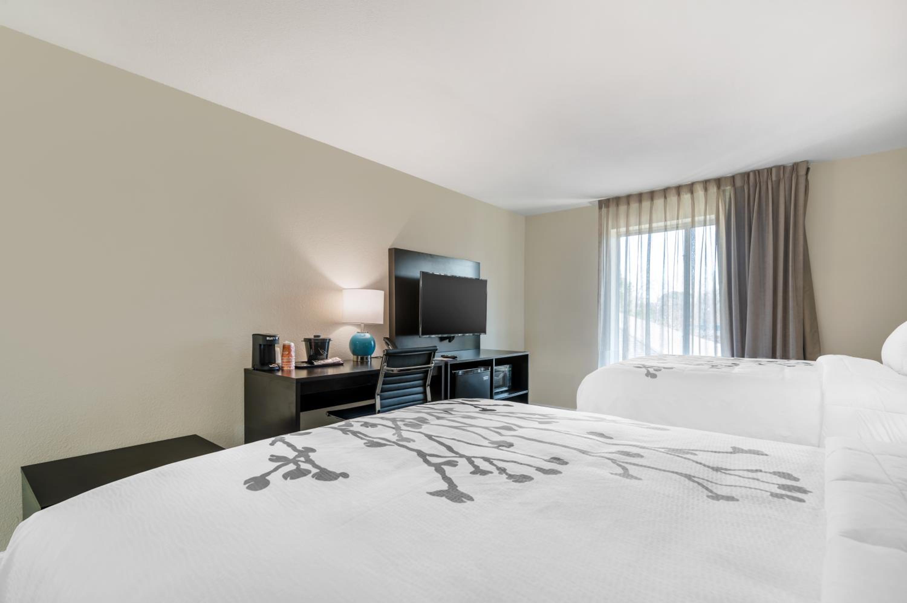 Quadruple Room - Non Smoking - Photo 4
