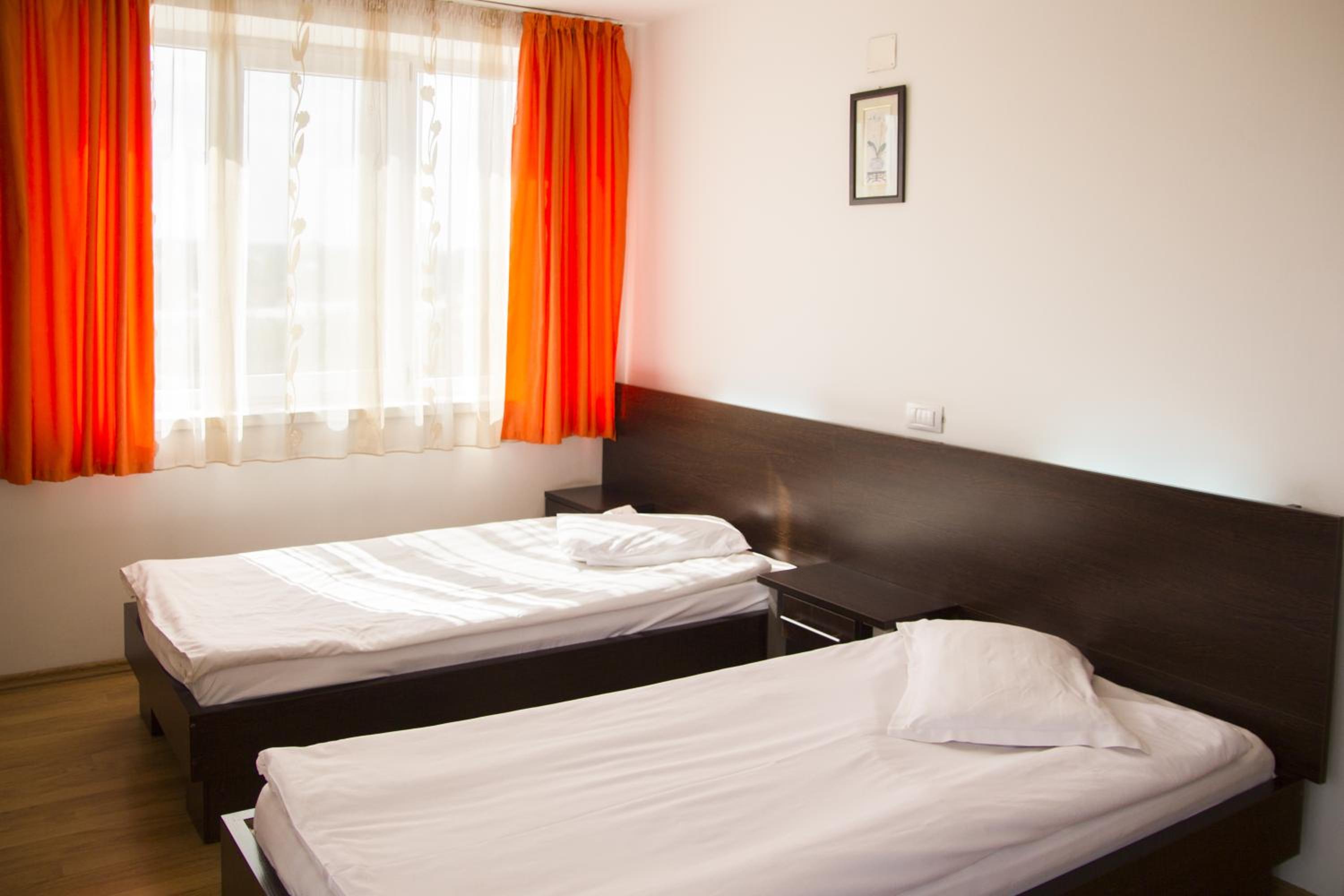 Twin Room - Photo 4