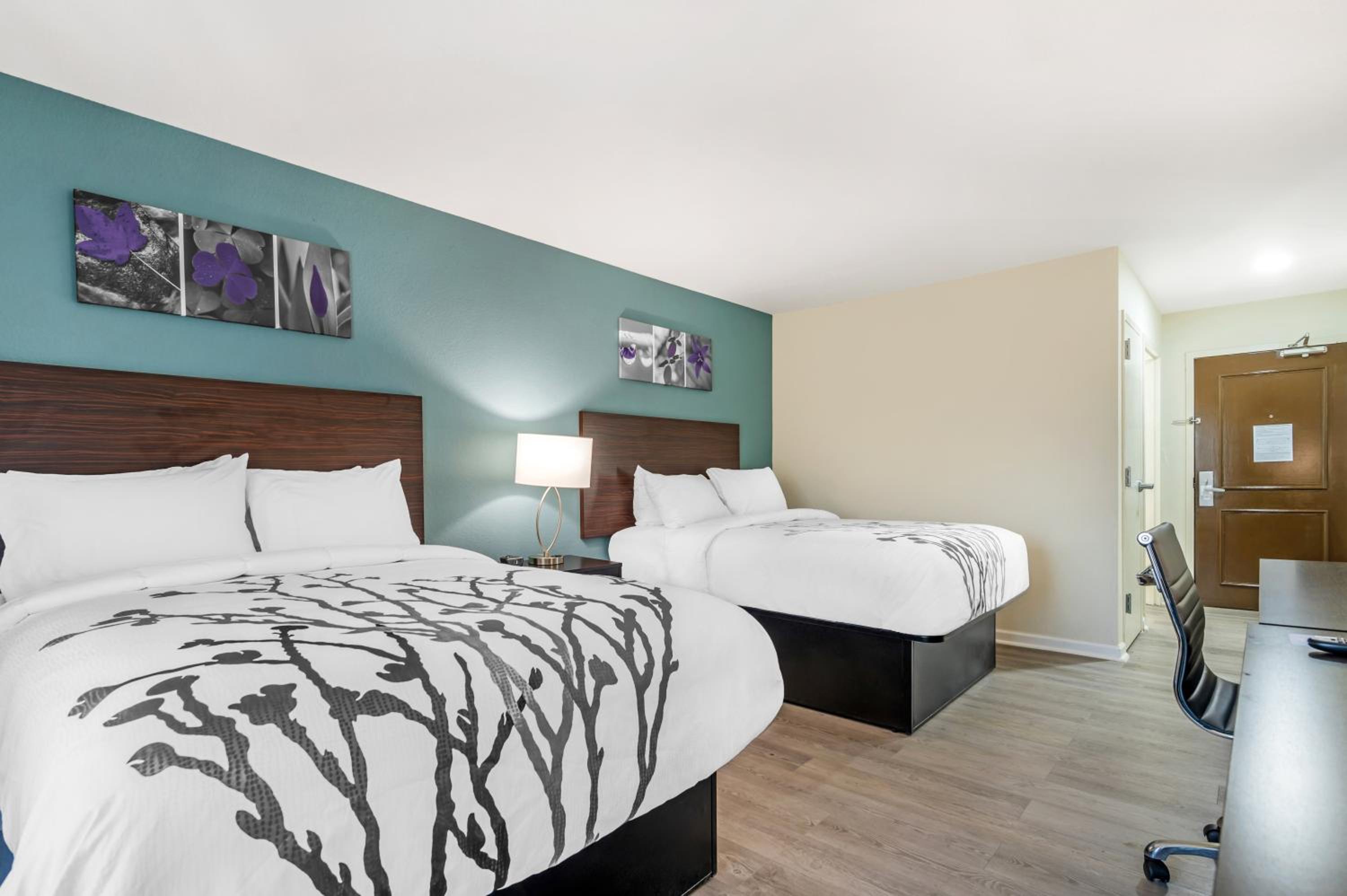 Quadruple Room - Non Smoking - Photo 5