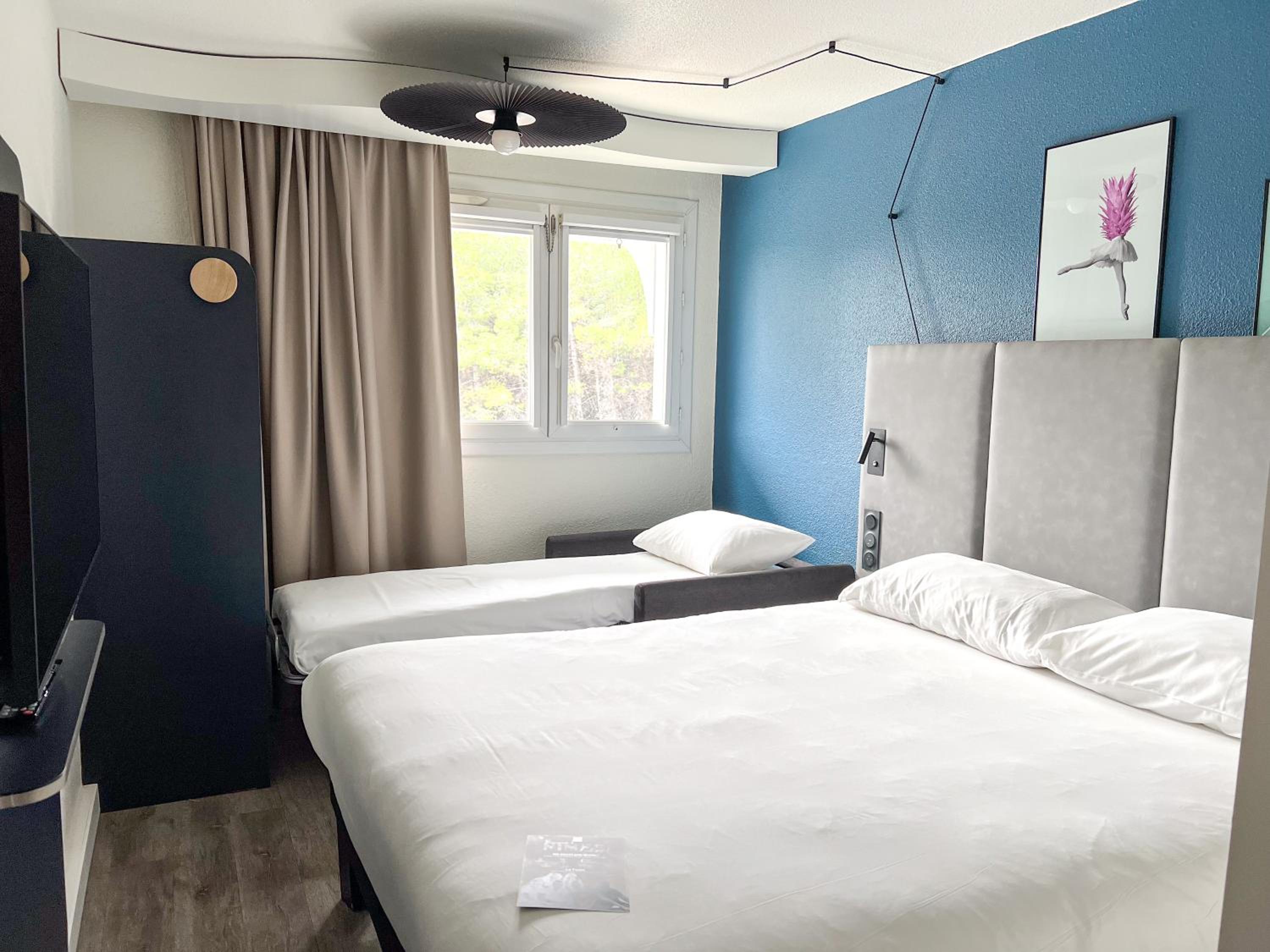 Double Room (2 Adults + 1 Child) - Photo 4