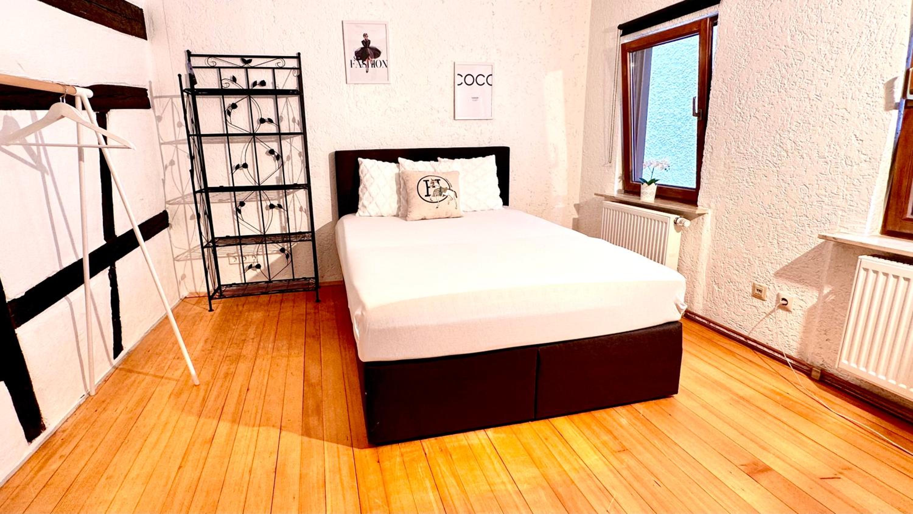 One-Bedroom Apartment photo 1