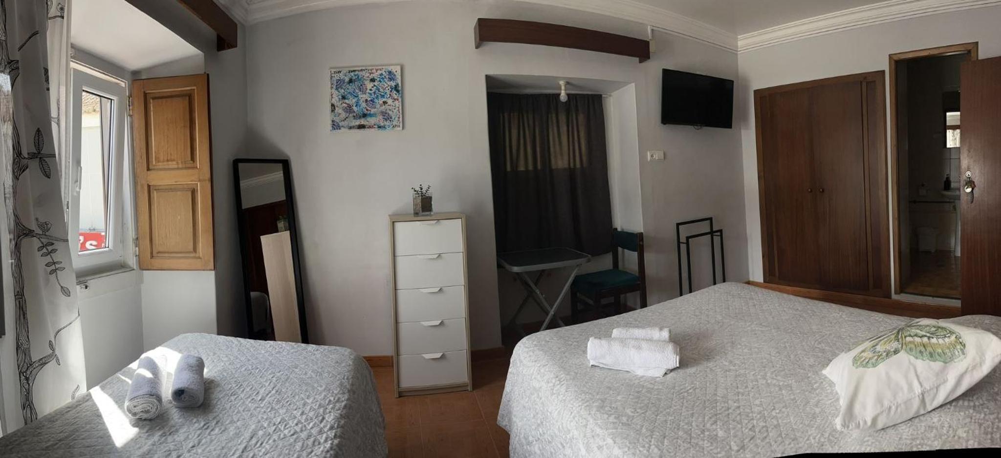 Double Room with Private Bathroom - Photo 15