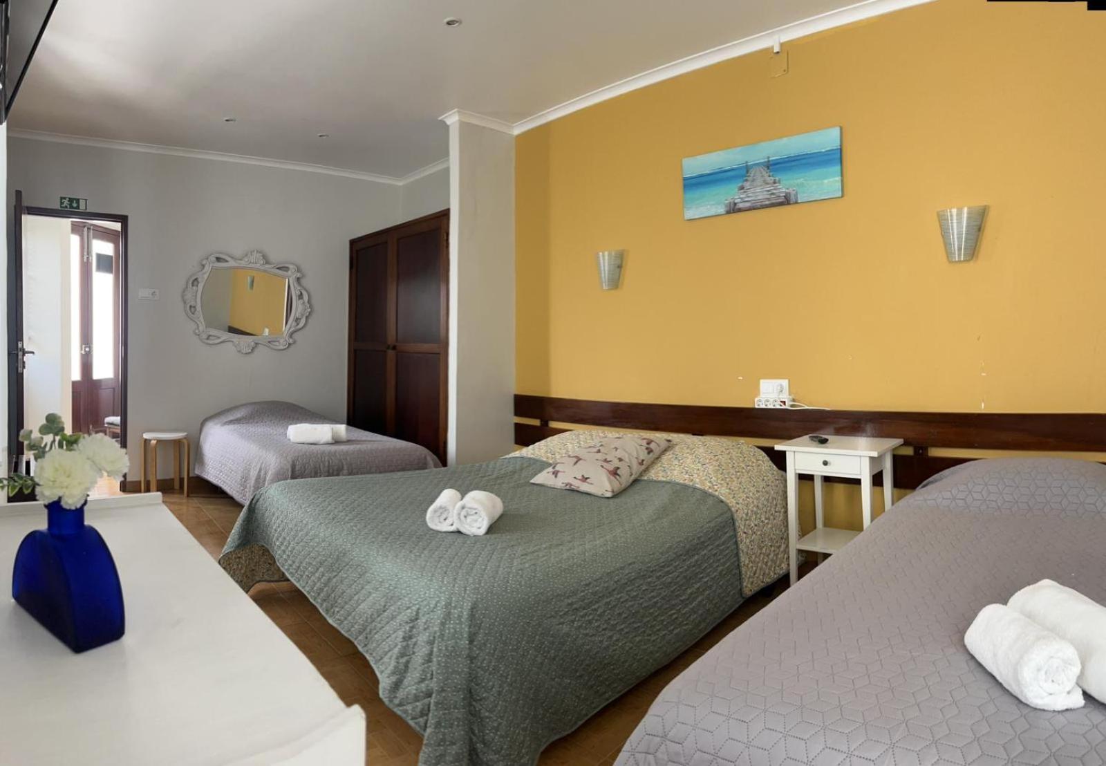 Triple Room with Private Bathroom - Photo 2