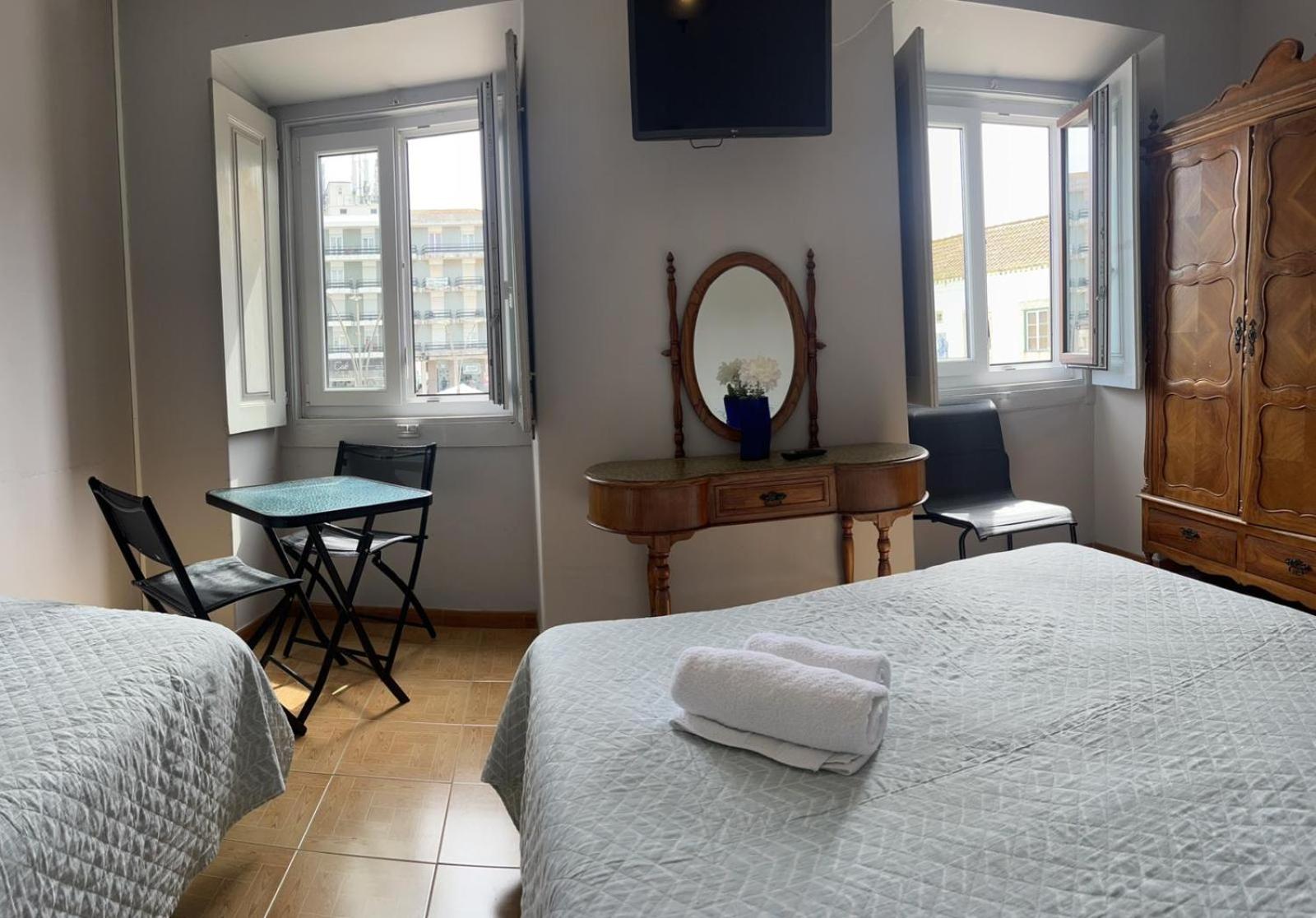 Double Room with Private Bathroom - Photo 13