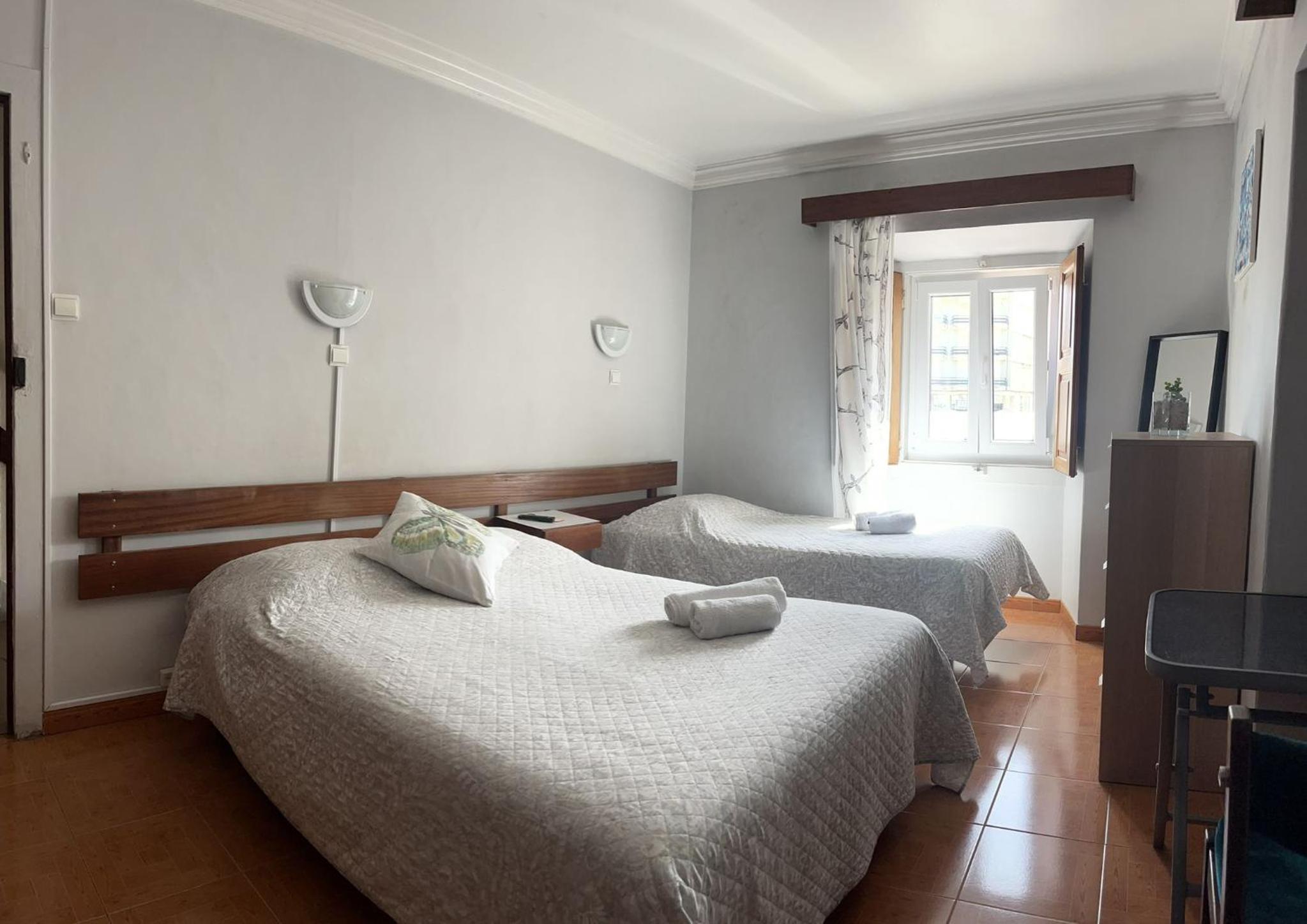 Double Room with Private Bathroom - Photo 17