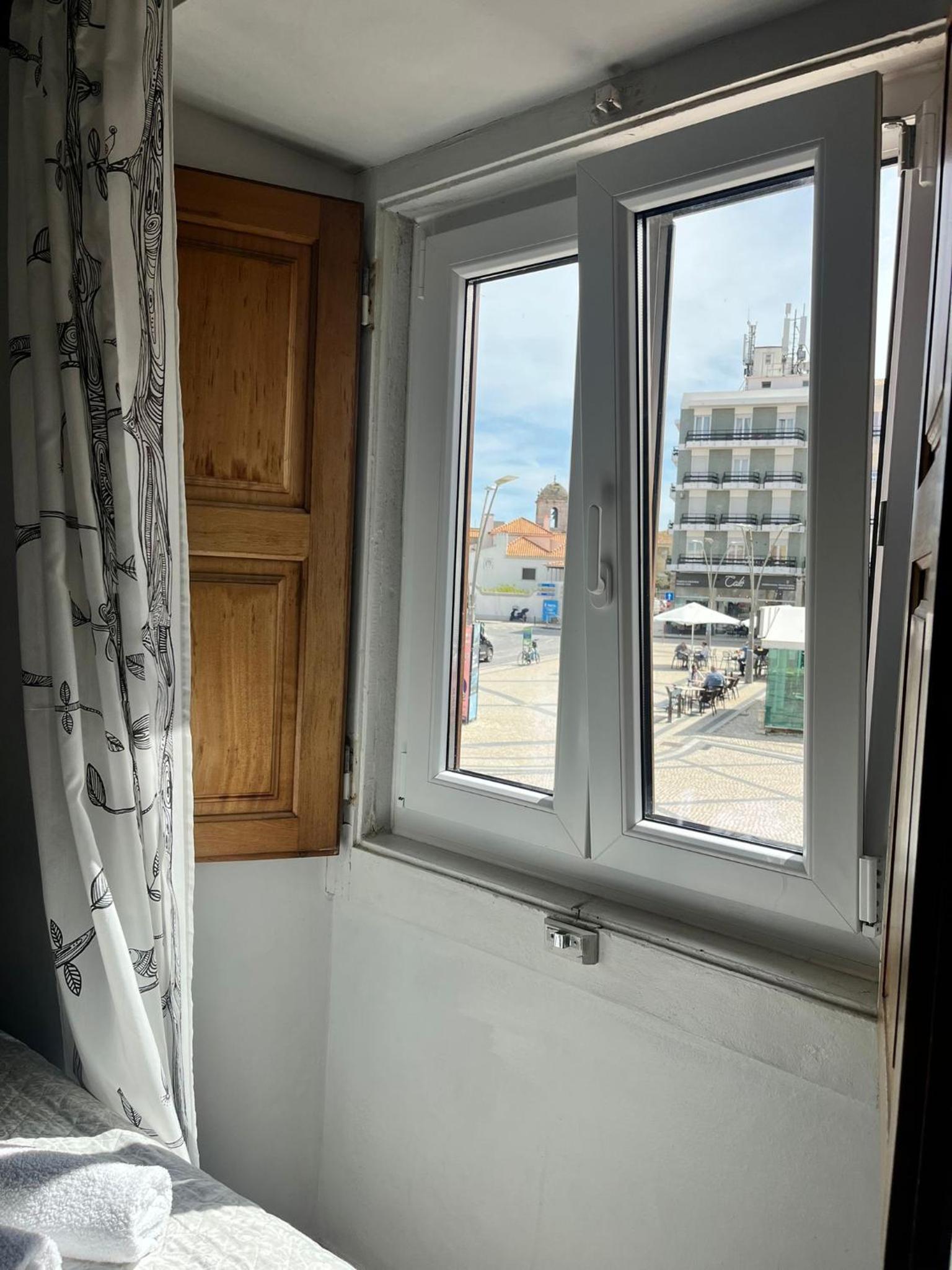 Double Room with Private Bathroom - Photo 18