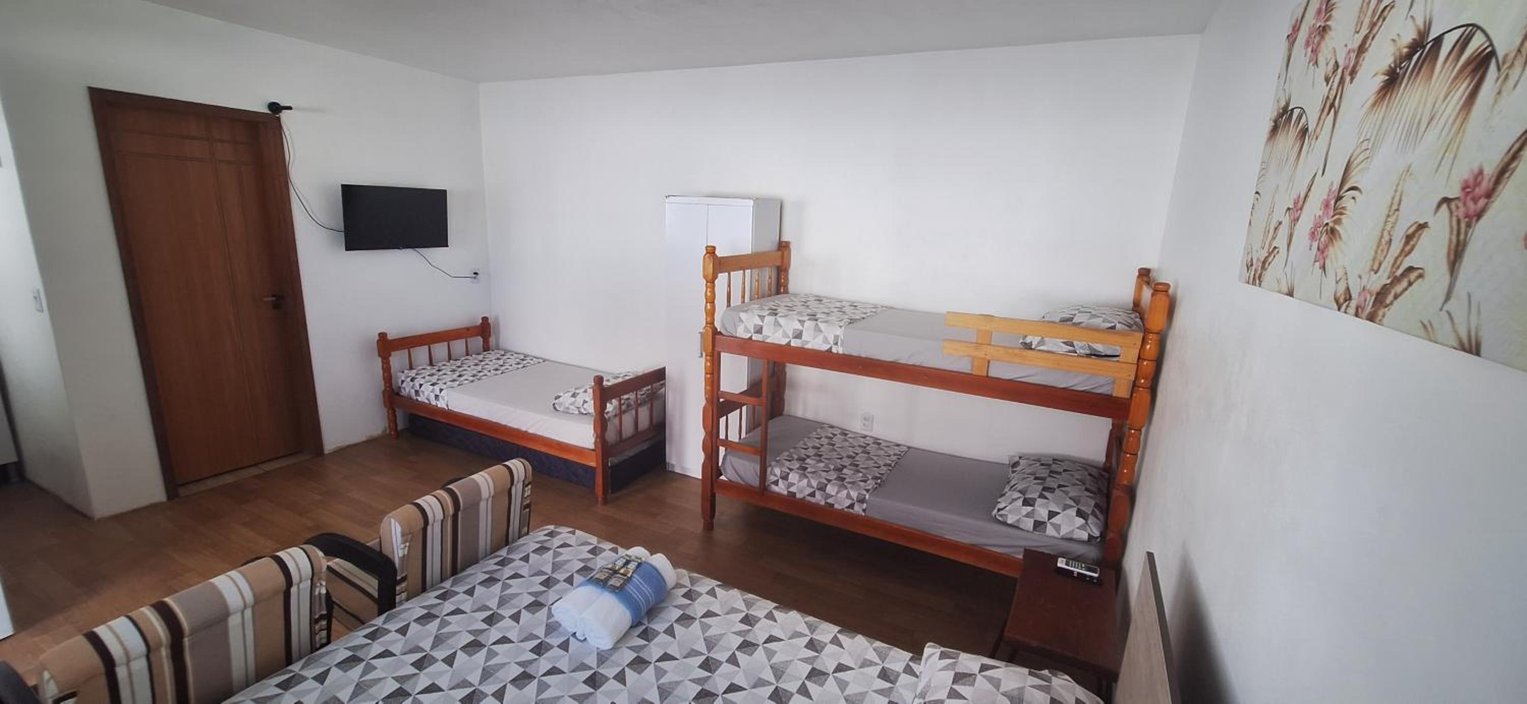 Suite - Photo 1