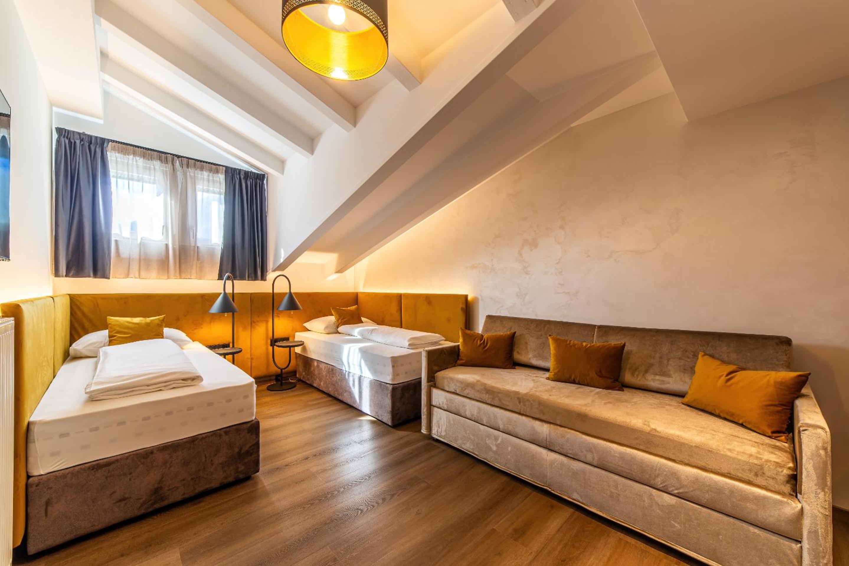 Deluxe Family Suite photo 3