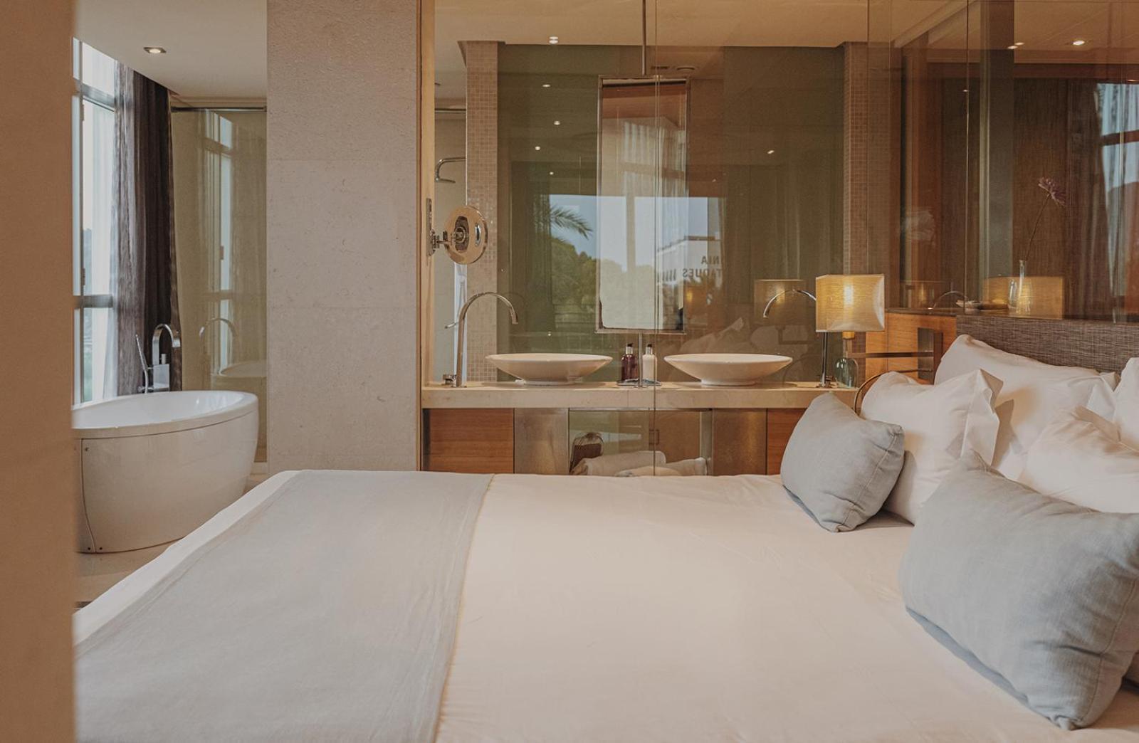 Gran Suite en la Esquina con Gran Terraza, Vista al Mar, Bañera Exterior y acceso al SPA (2+2) Gran Suite en la Esquina con Gran Terraza, Vista al Mar, Bañera Exterior y acceso al SPA (2+2)