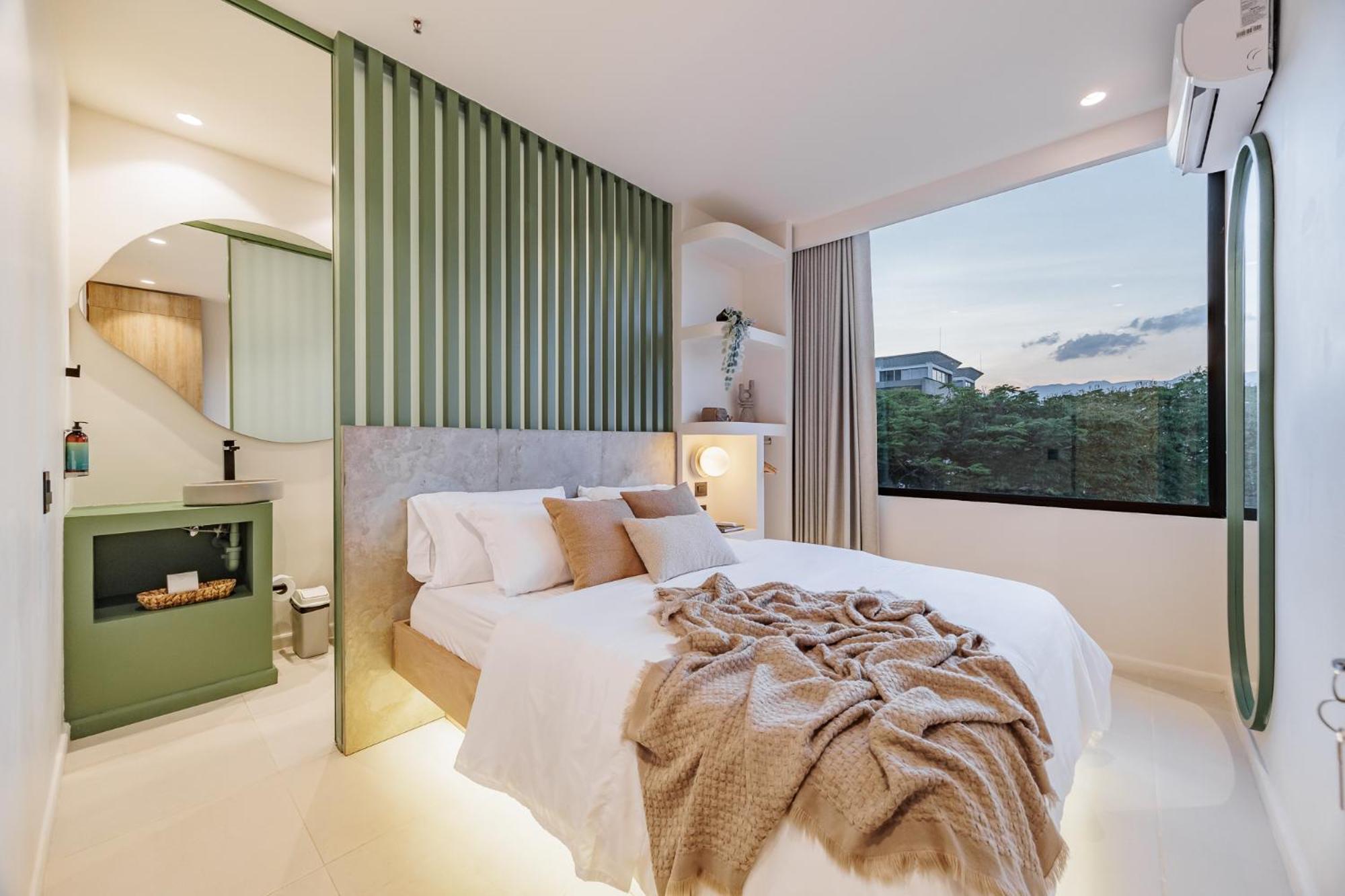 Apartment with Mountain View