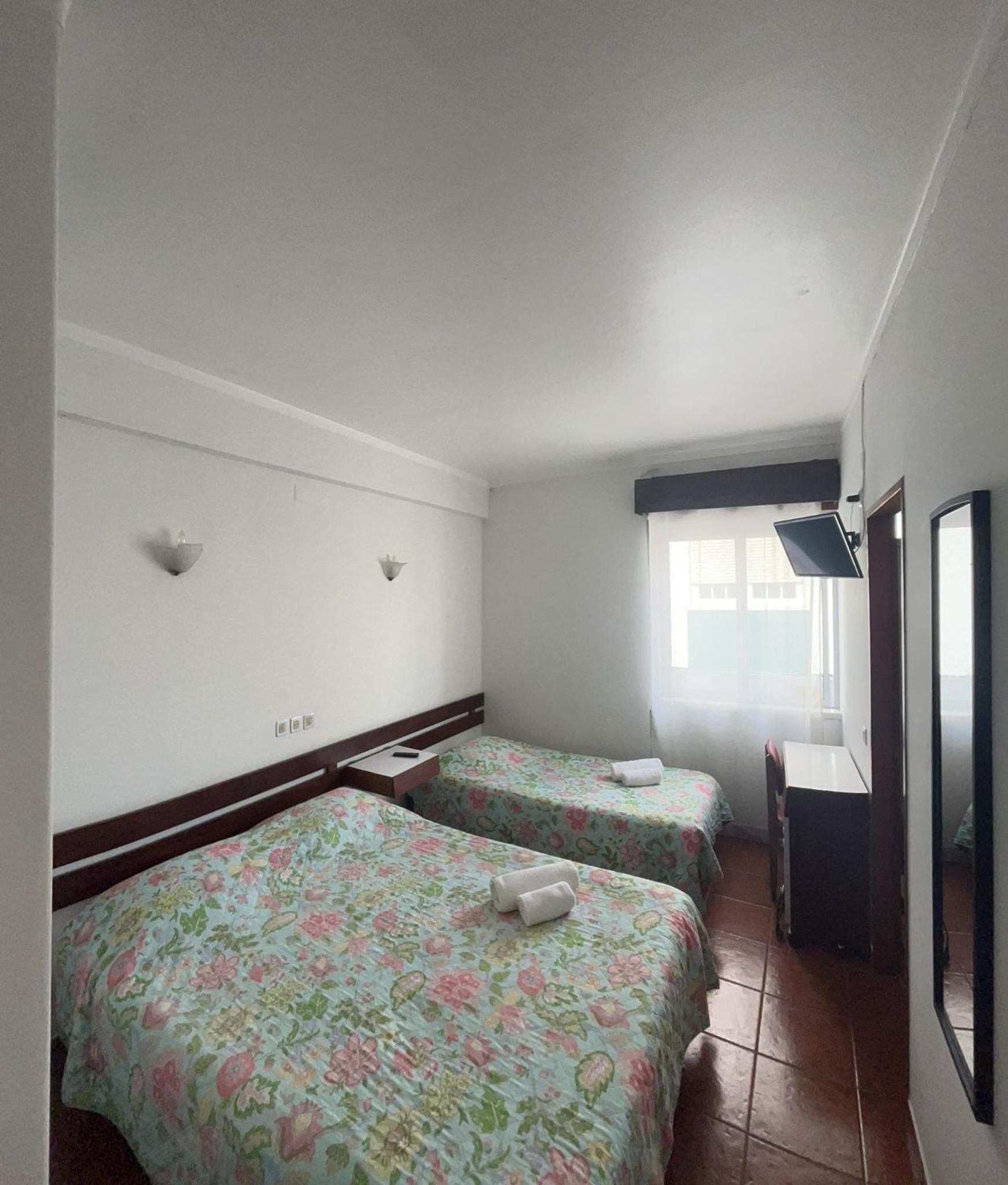 Double Room with Private Bathroom - Photo 6