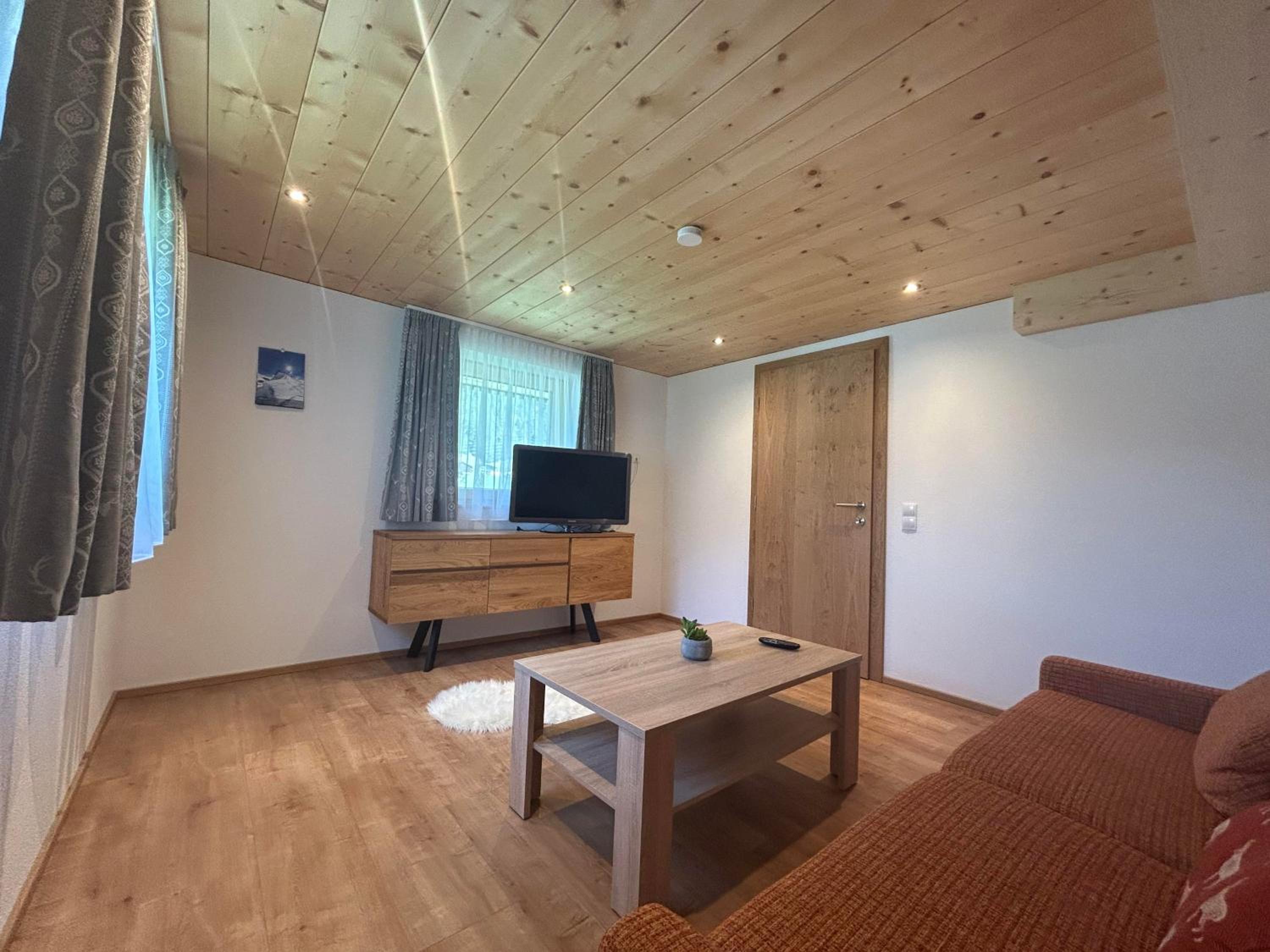 One-Bedroom Apartment with Shower photo 1