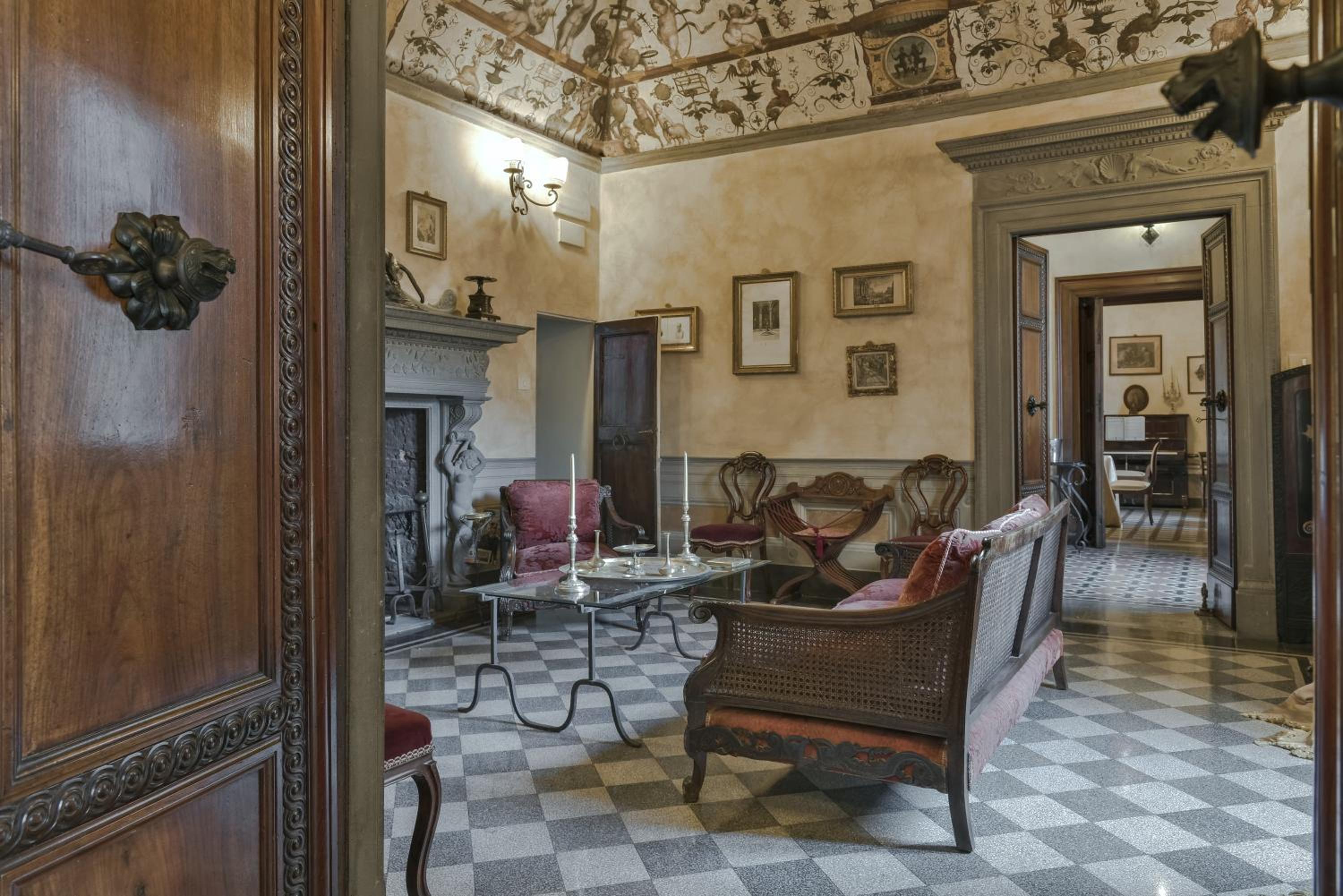 Imperial Suite - Photo 23