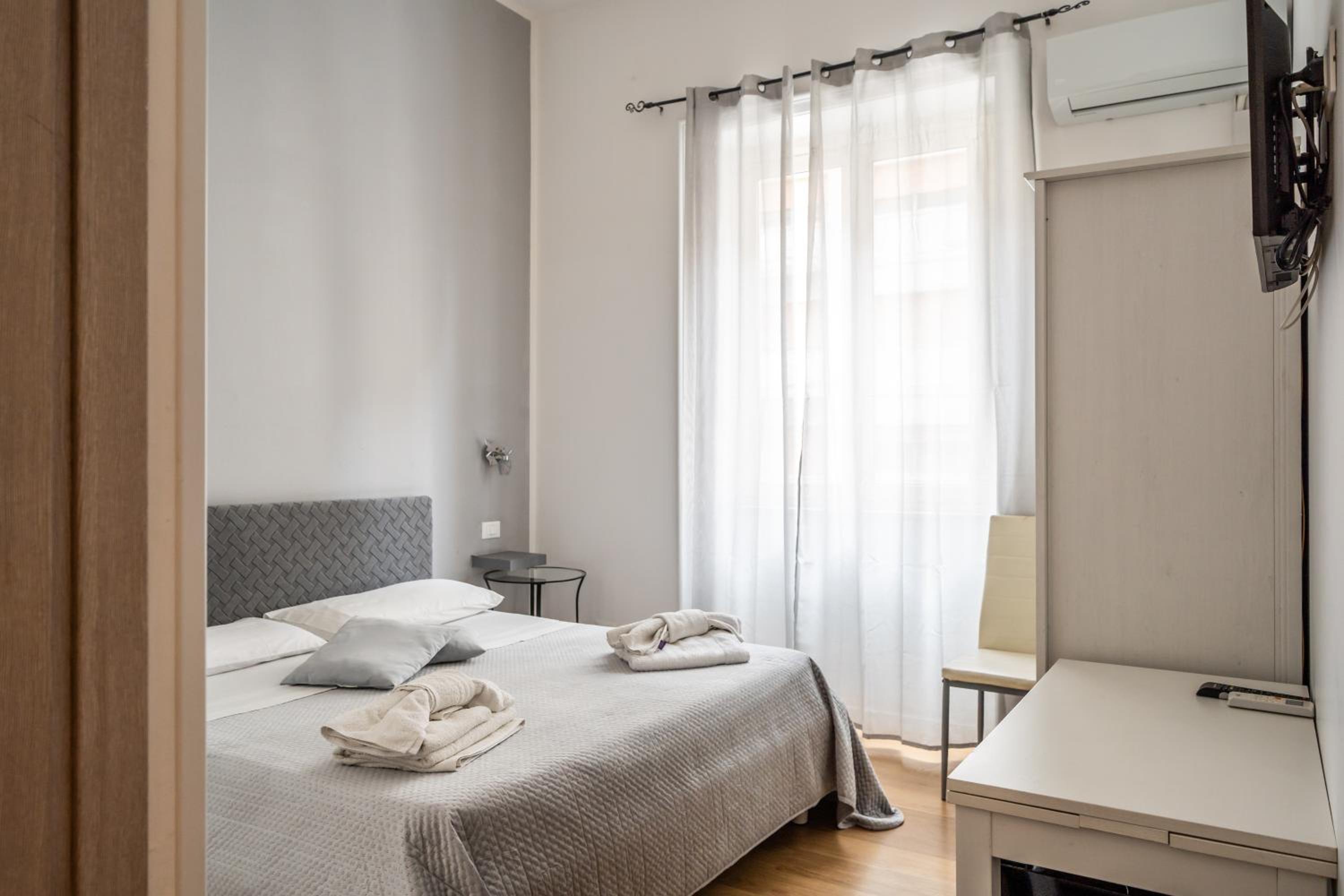 Double Room - Photo 5