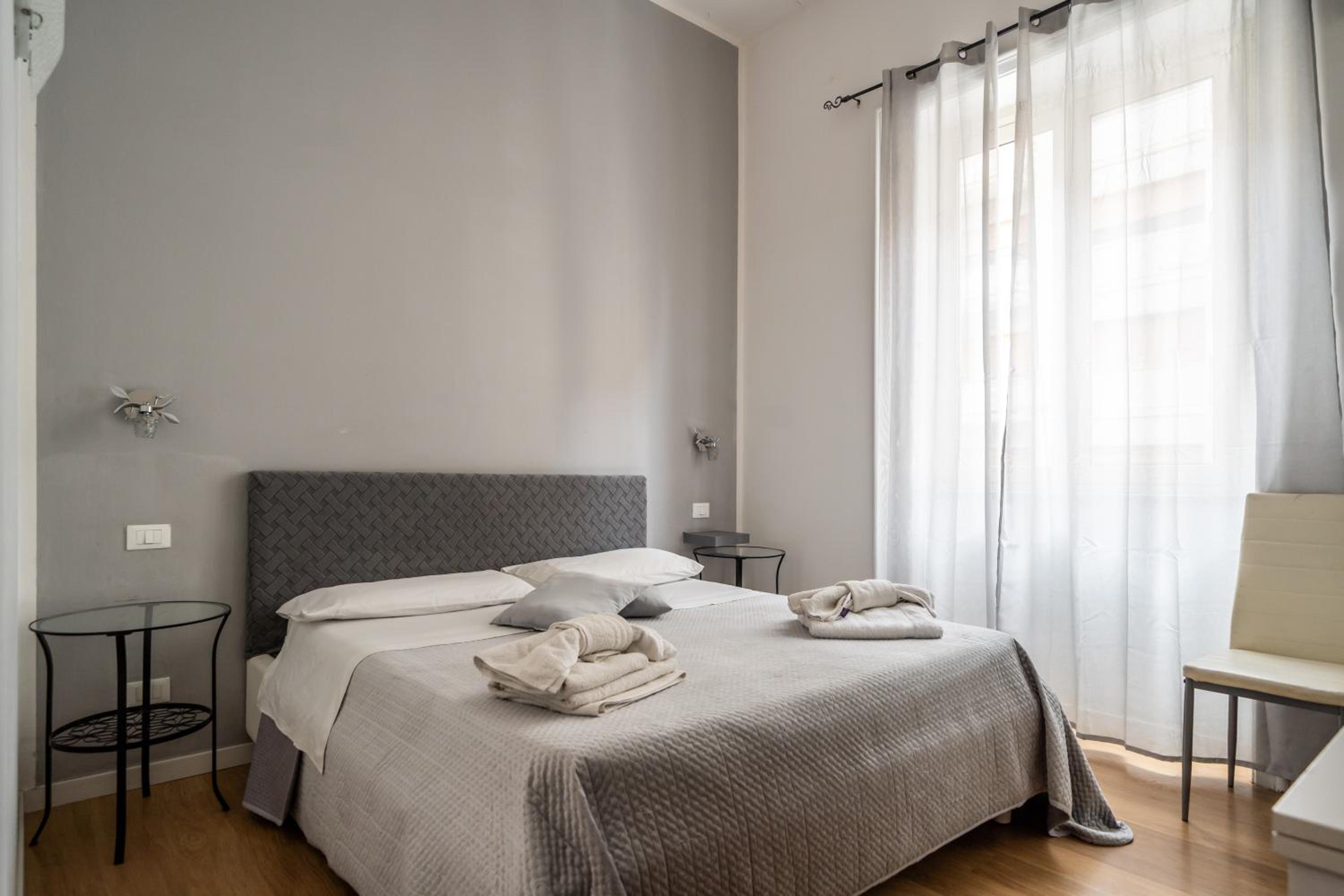 Double Room - Photo 6