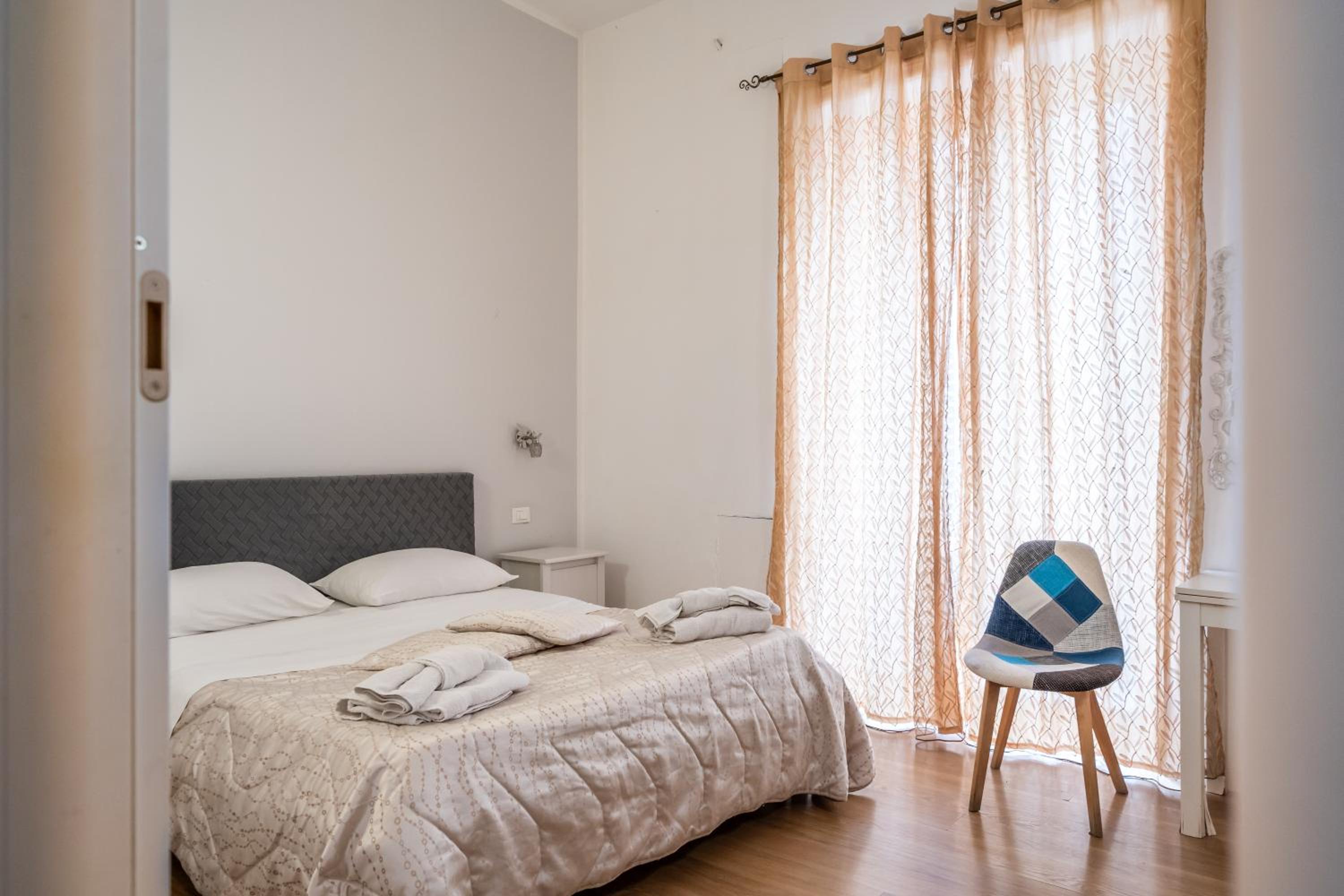 Double Room - Photo 8
