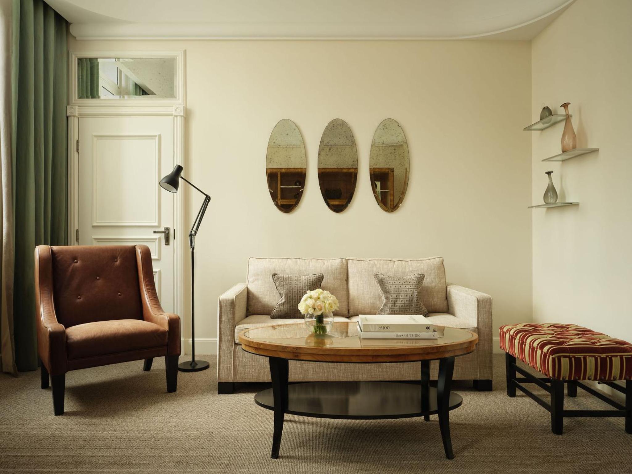 Prestige King Suite with Separate Living Room and Waterloo Place or Pall Mall View photo 2