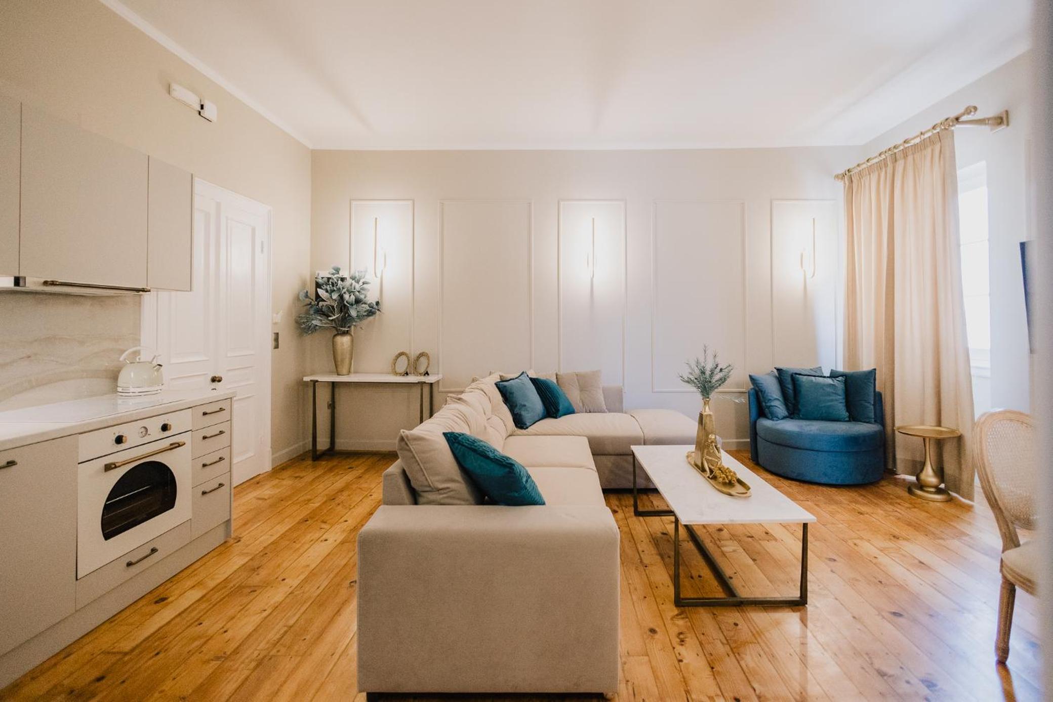 King Suite with Balcony photo 1