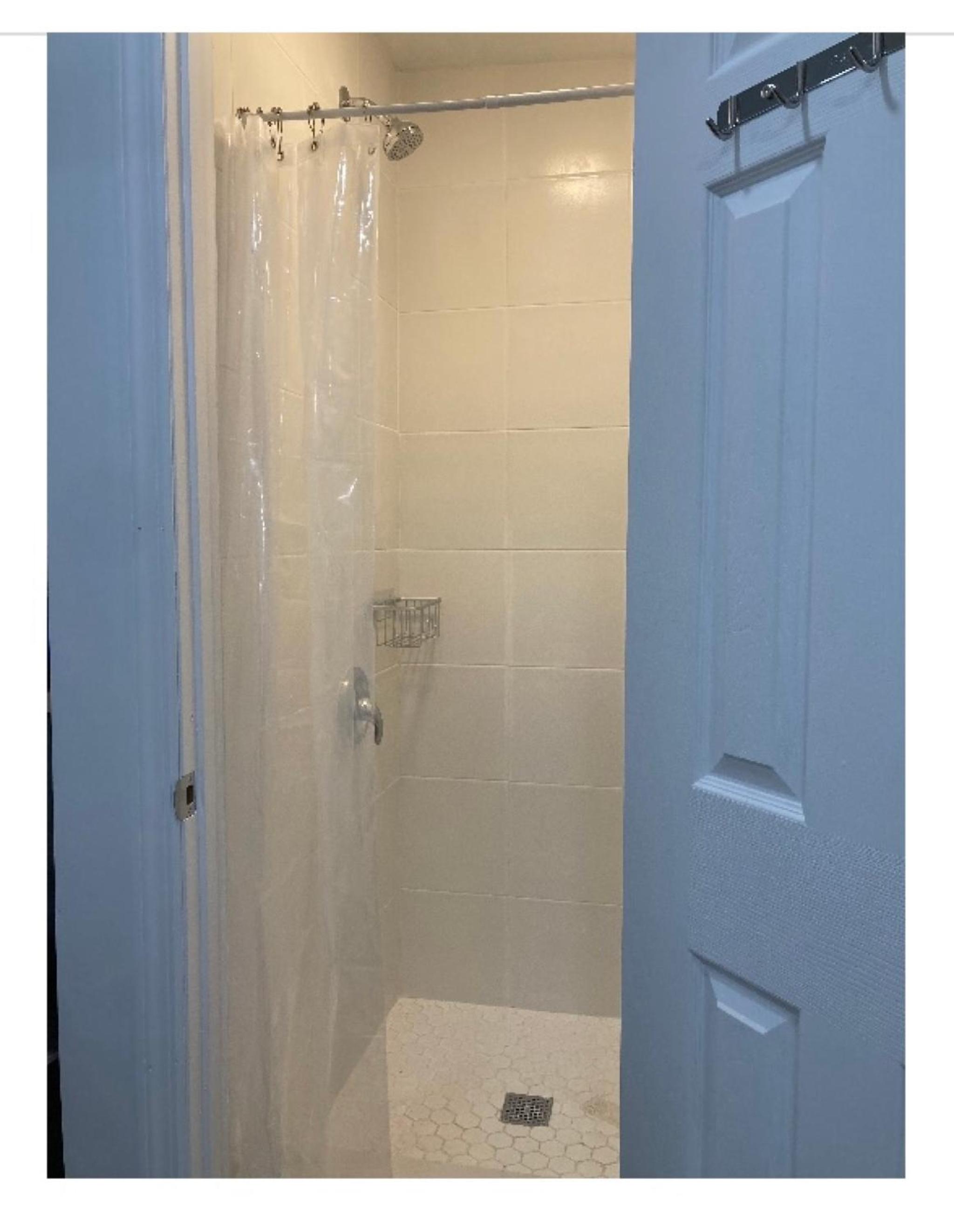 Twin Room with Shared Bathroom photo 3