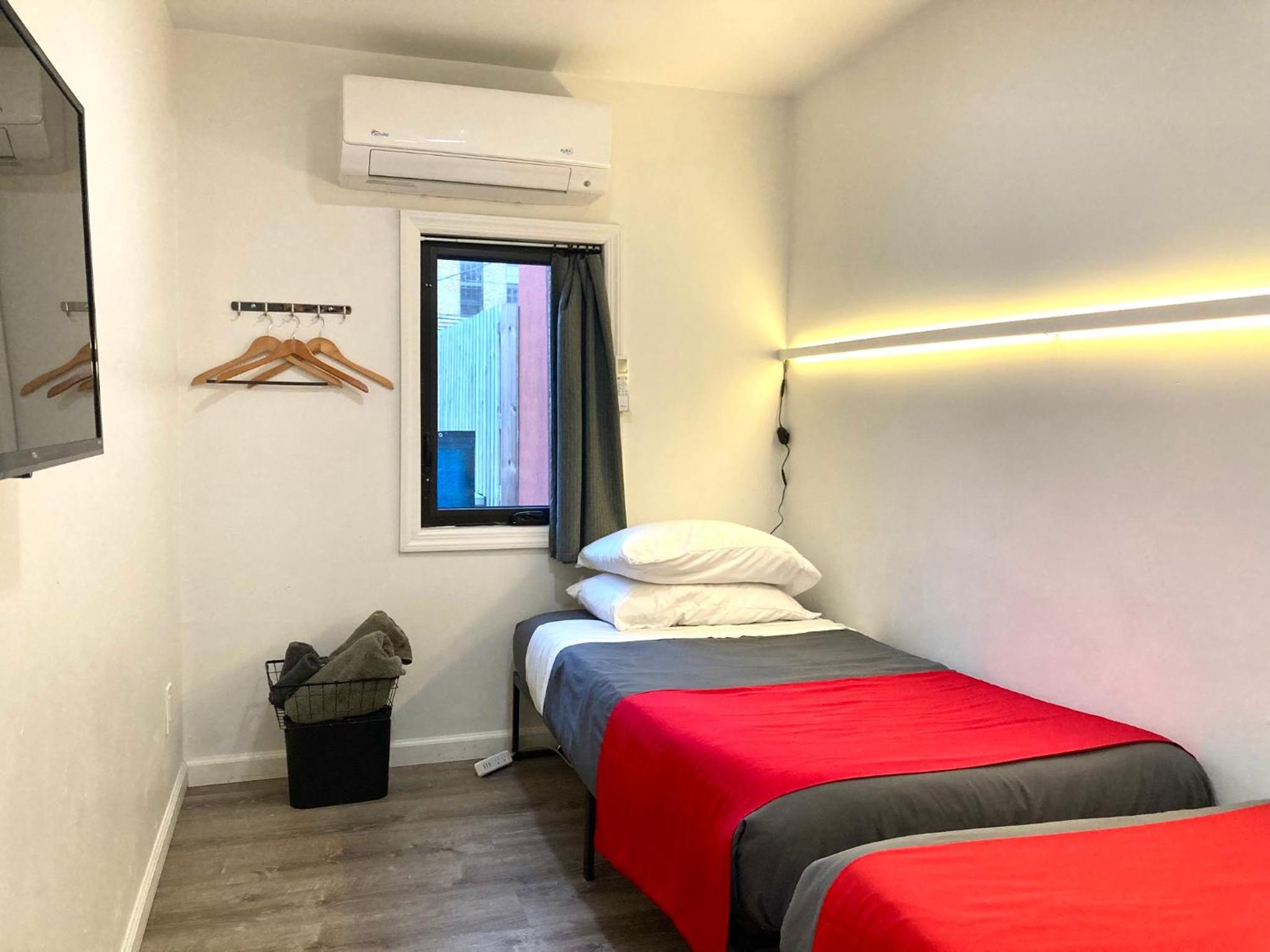 Twin Room with Shared Bathroom photo 1